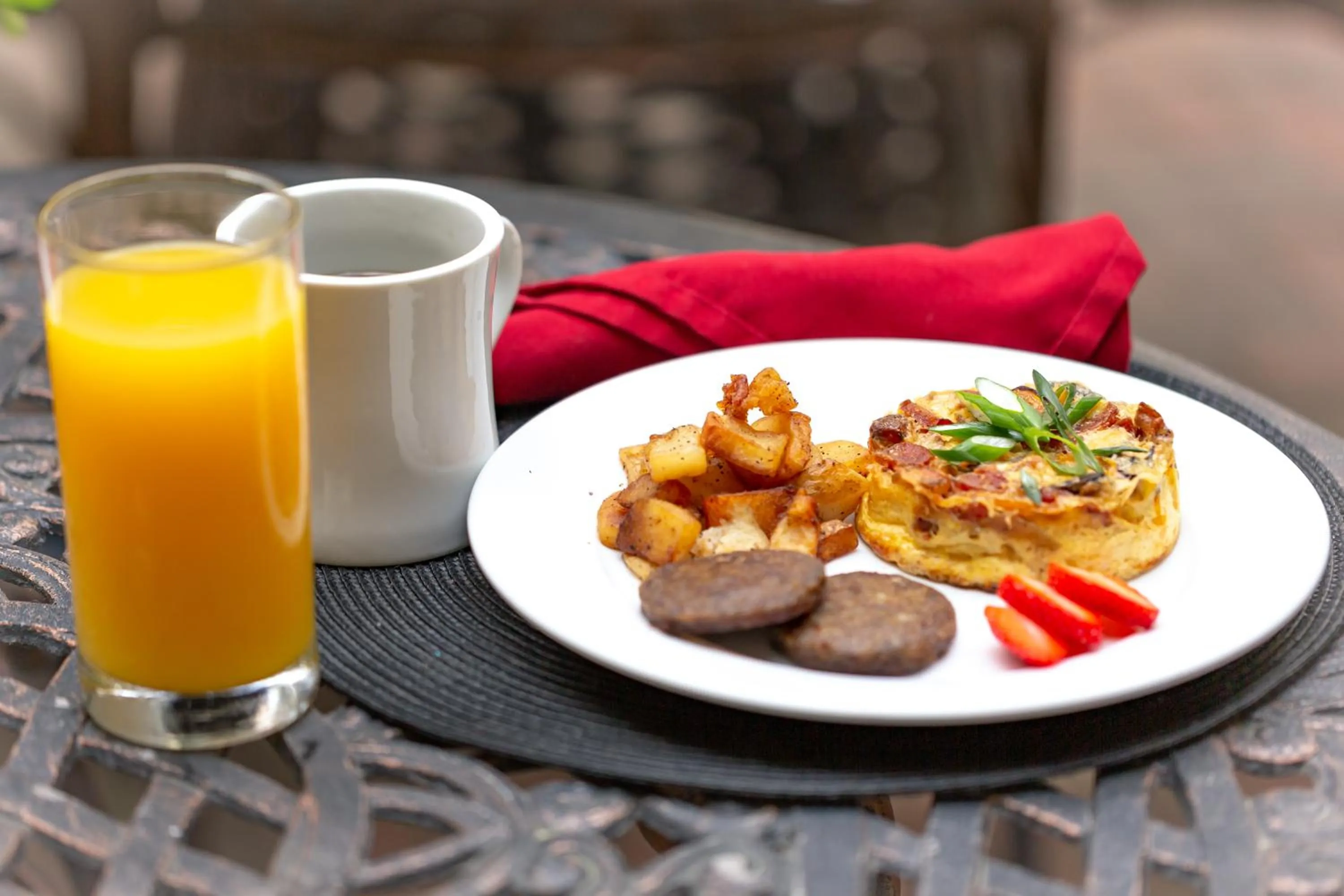 Breakfast in Eliza Thompson House, Historic Inns of Savannah Collection