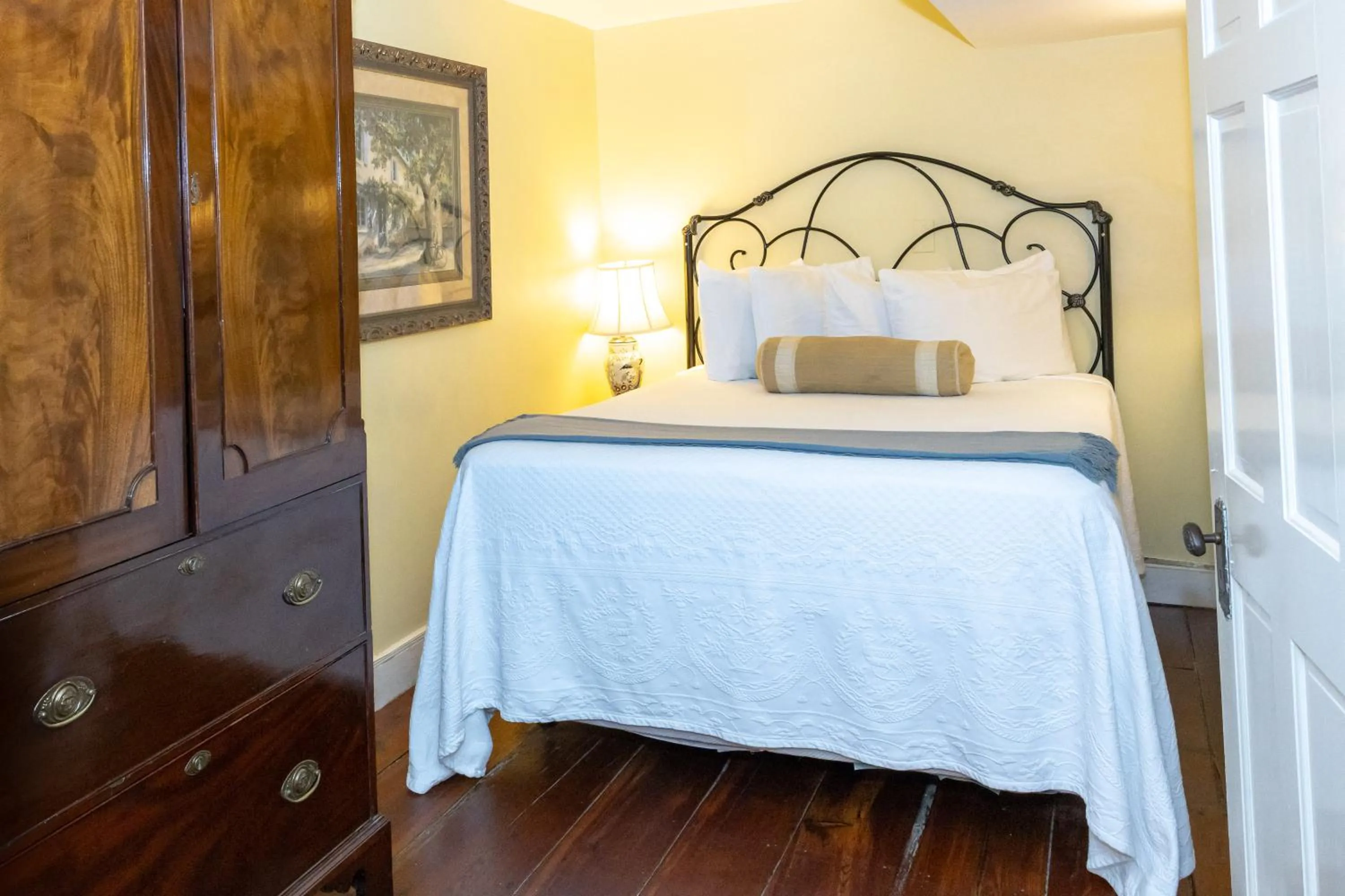 Bed in Eliza Thompson House, Historic Inns of Savannah Collection