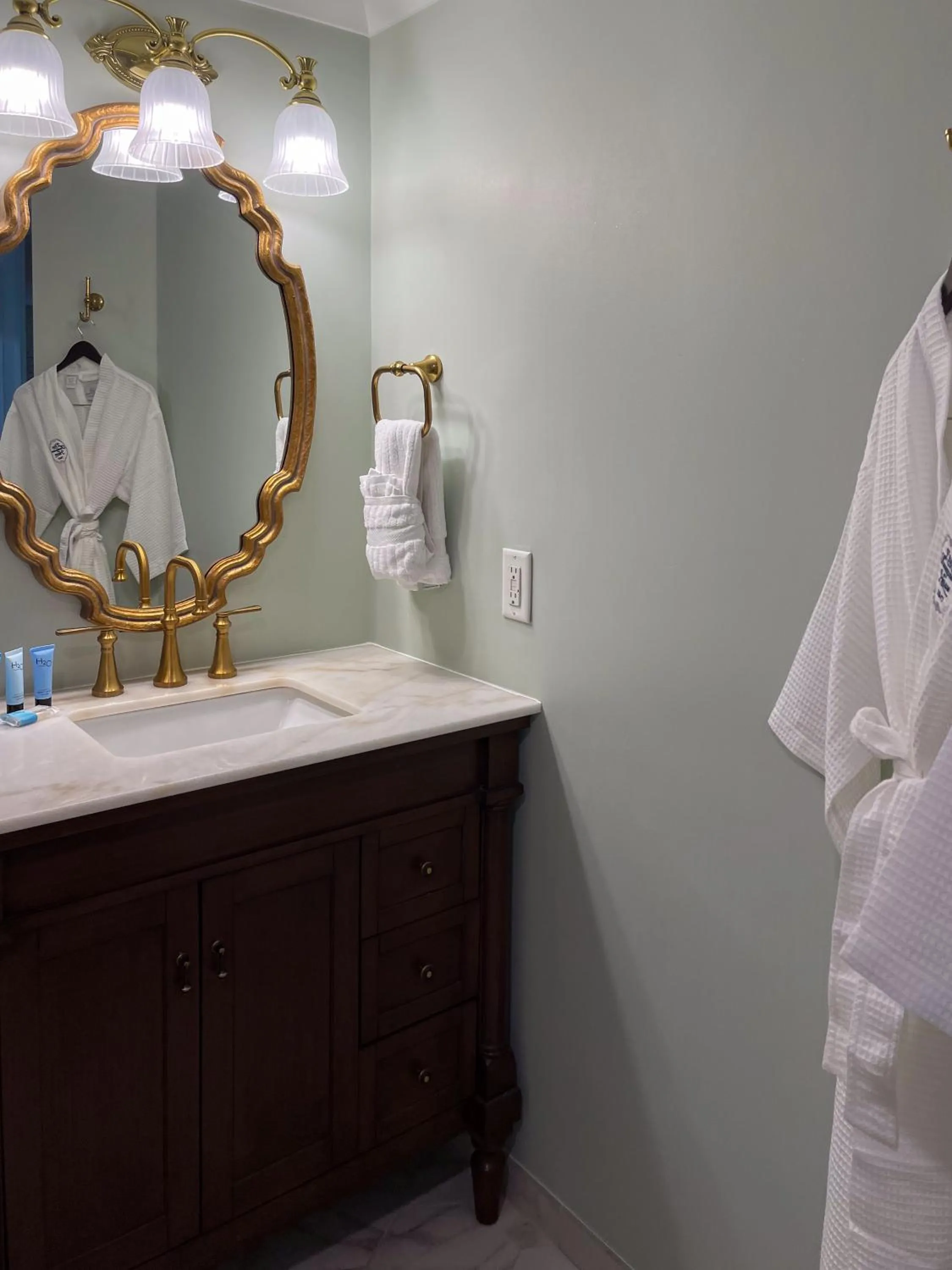 Bathroom in Eliza Thompson House, Historic Inns of Savannah Collection