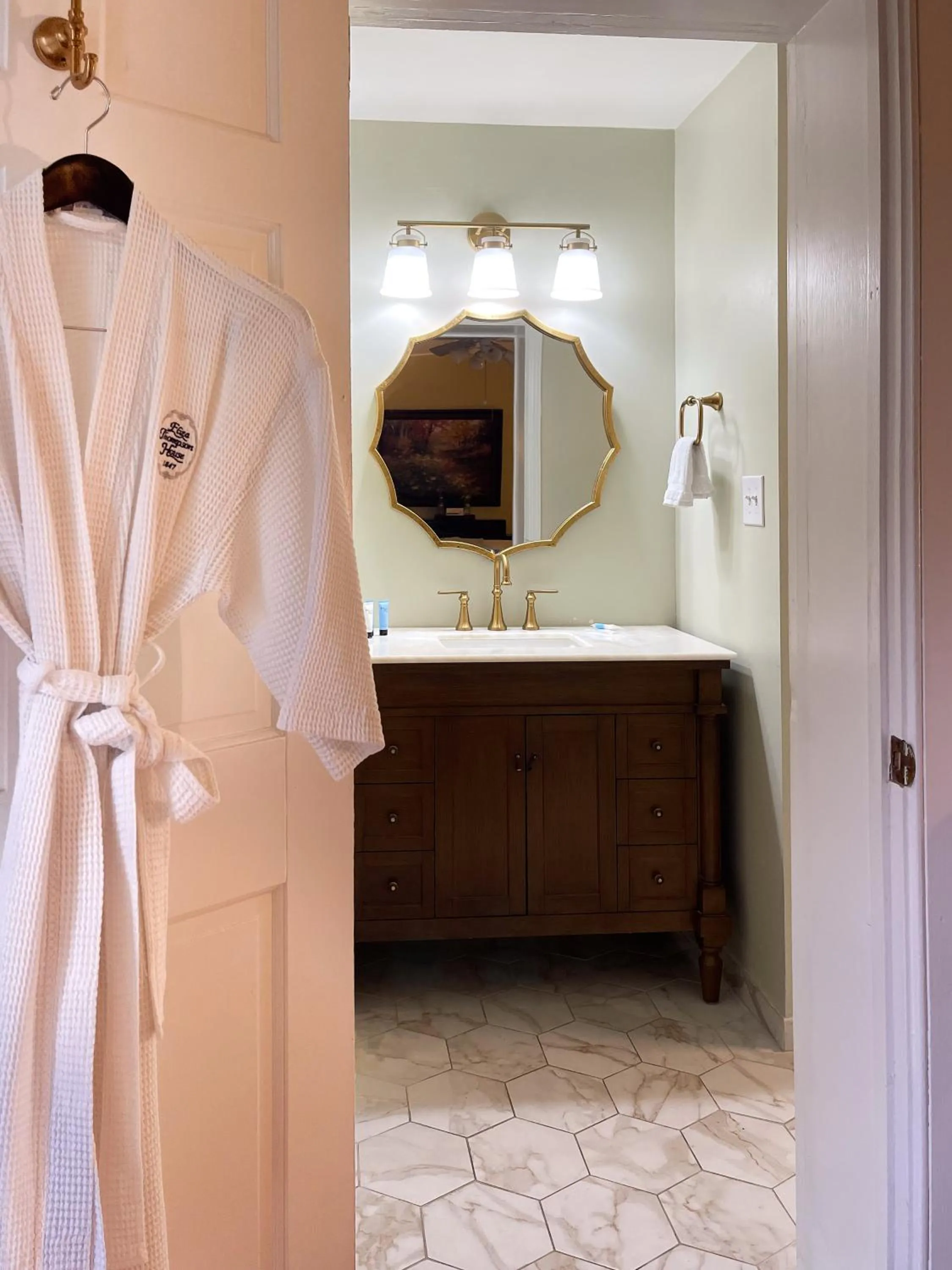 Bathroom in Eliza Thompson House, Historic Inns of Savannah Collection