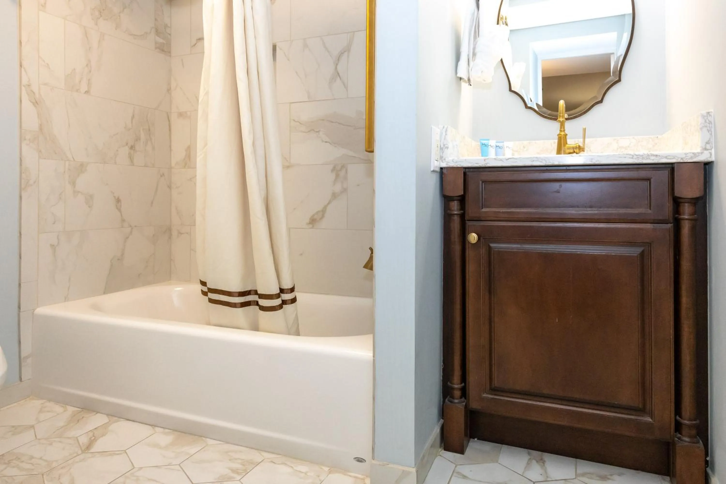 Bathroom in Eliza Thompson House, Historic Inns of Savannah Collection
