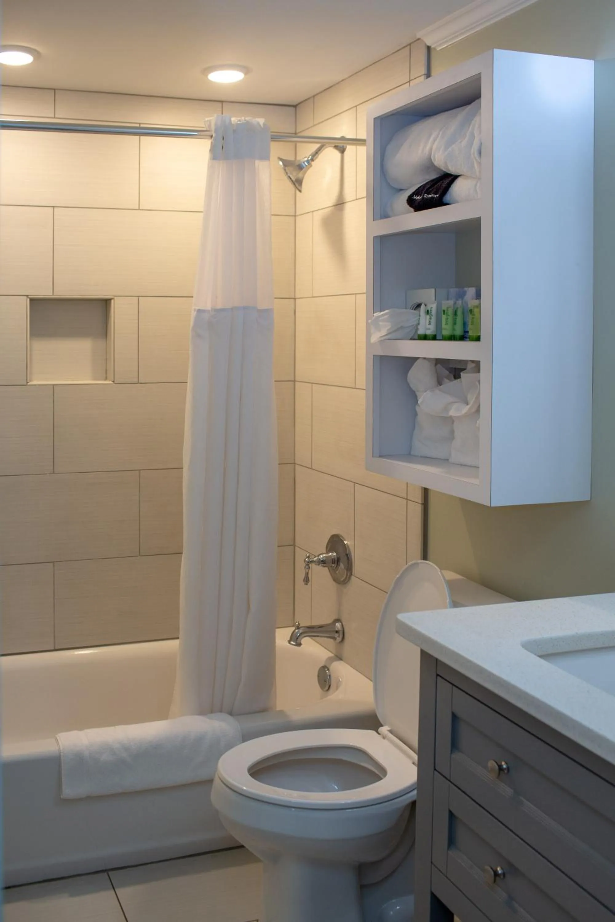 Bathroom in Olde Harbour Inn, Historic Inns of Savannah Collection