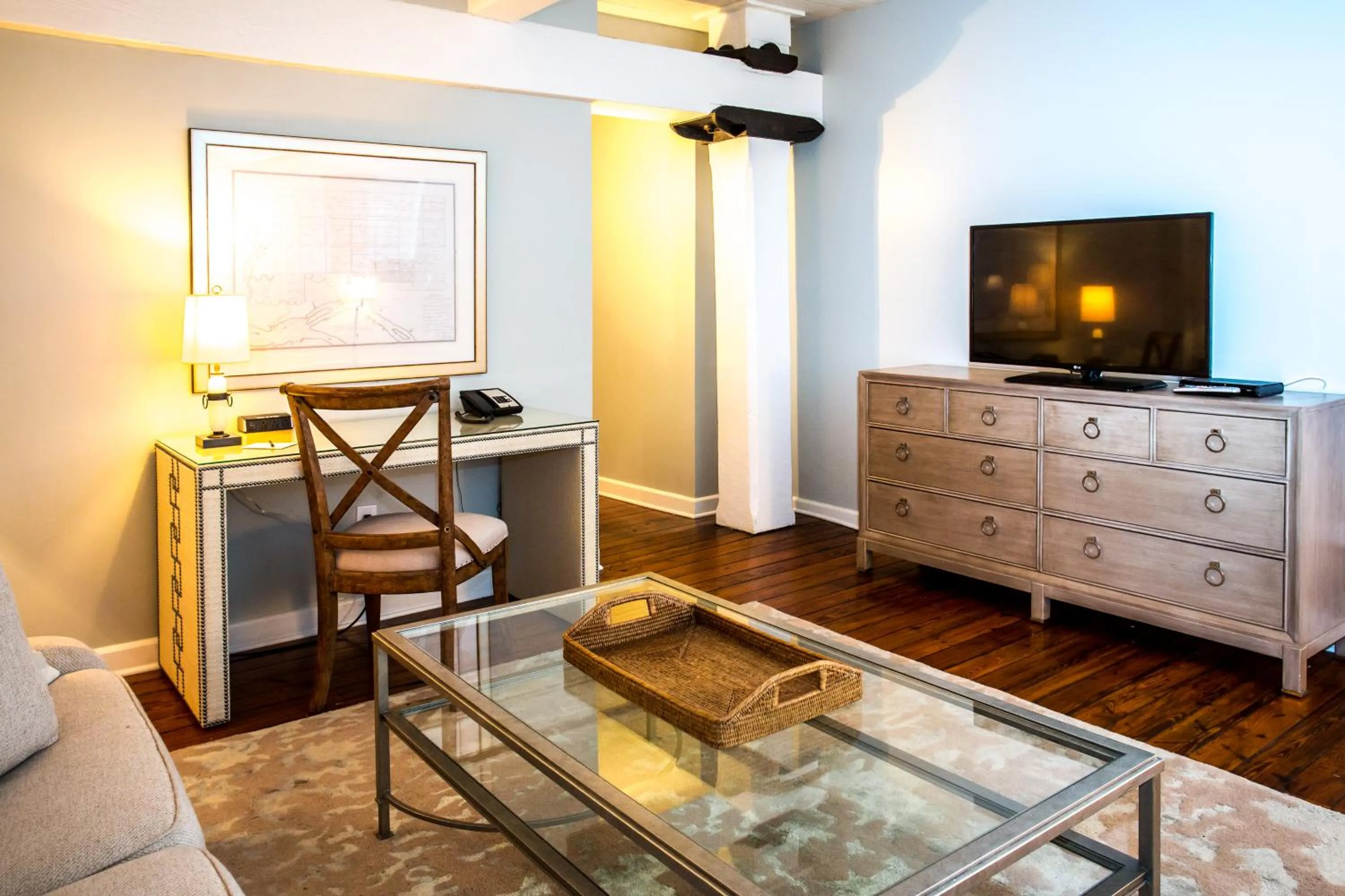 Photo of the whole room in Olde Harbour Inn, Historic Inns of Savannah Collection