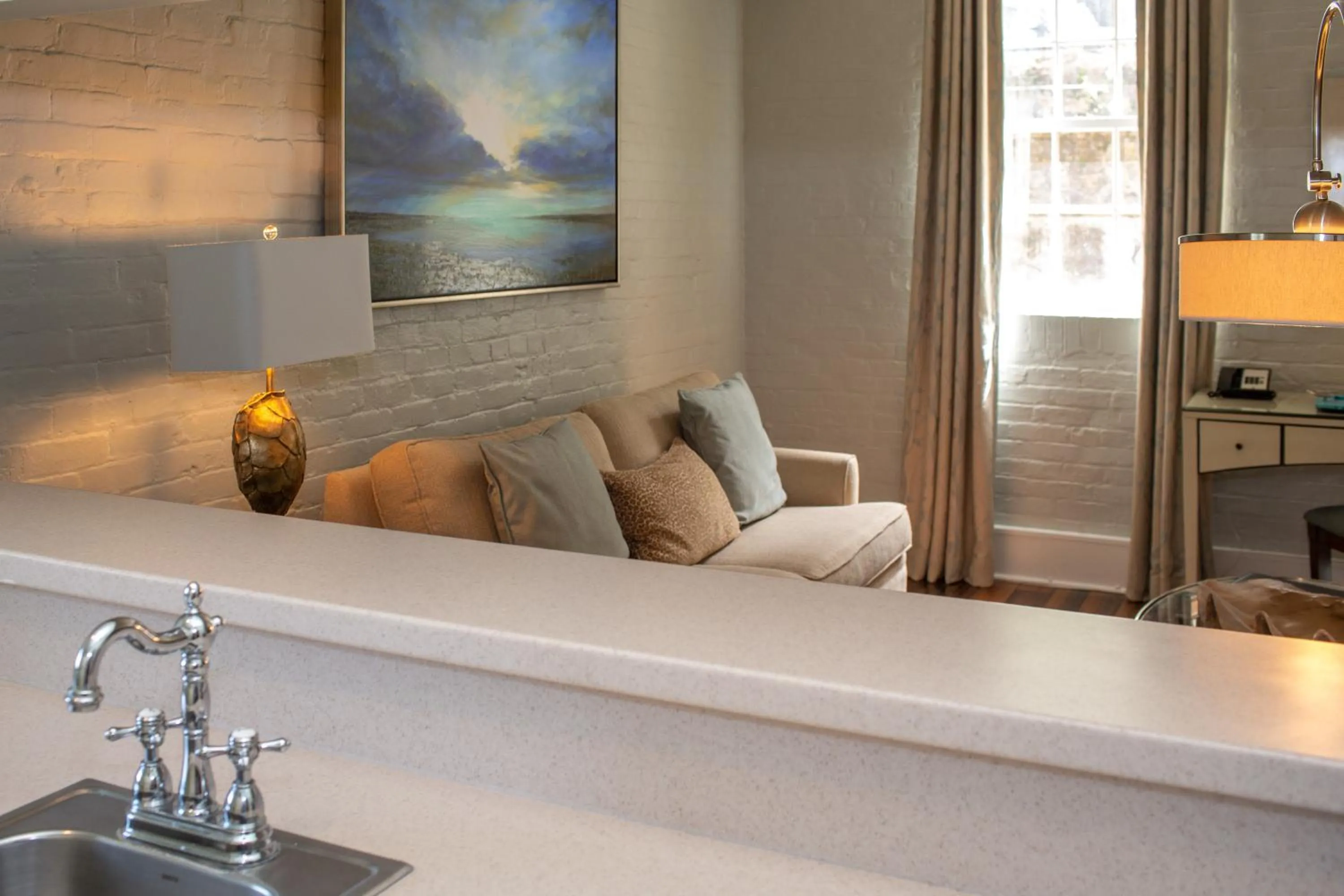 Living room in Olde Harbour Inn, Historic Inns of Savannah Collection