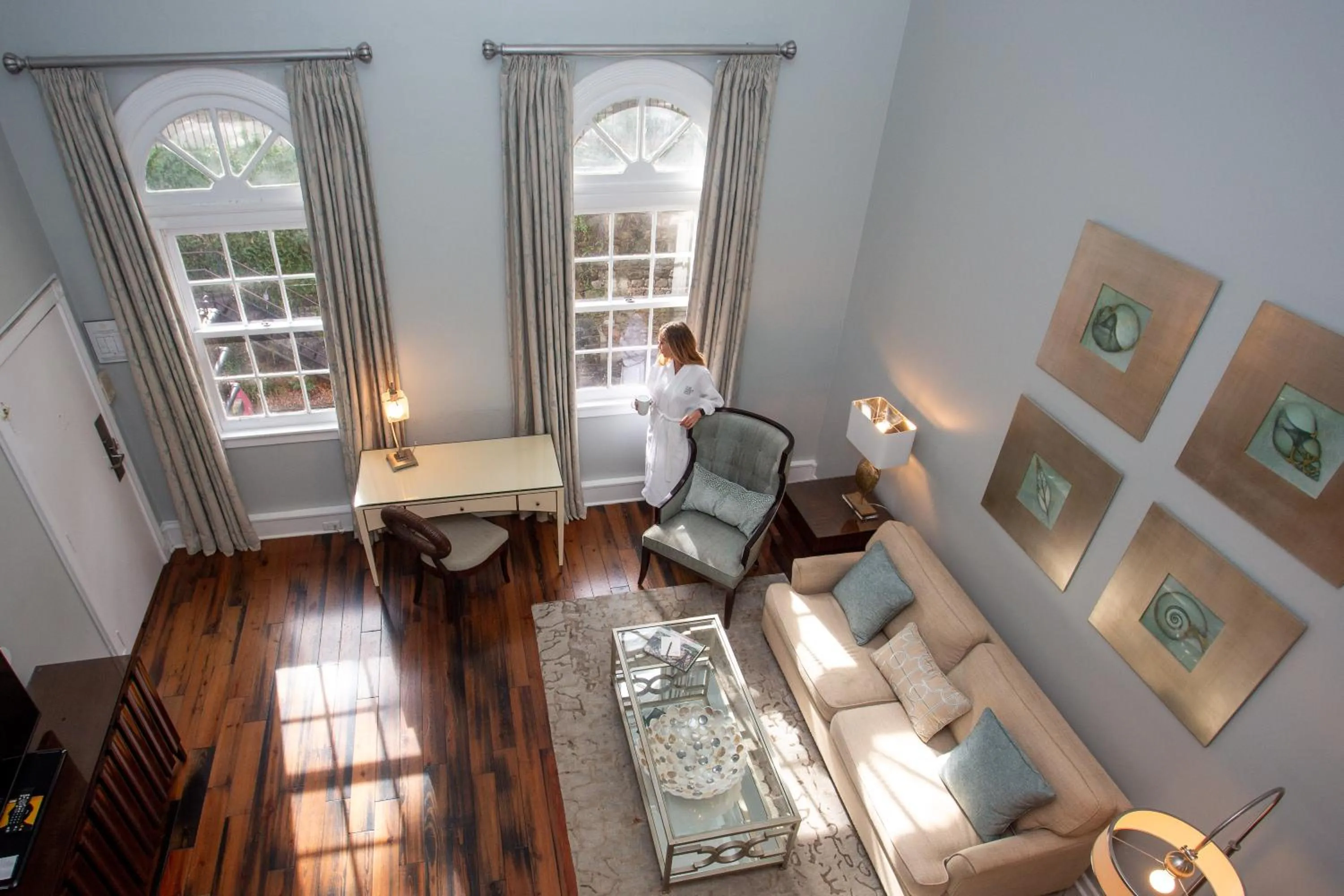 Living room in Olde Harbour Inn, Historic Inns of Savannah Collection