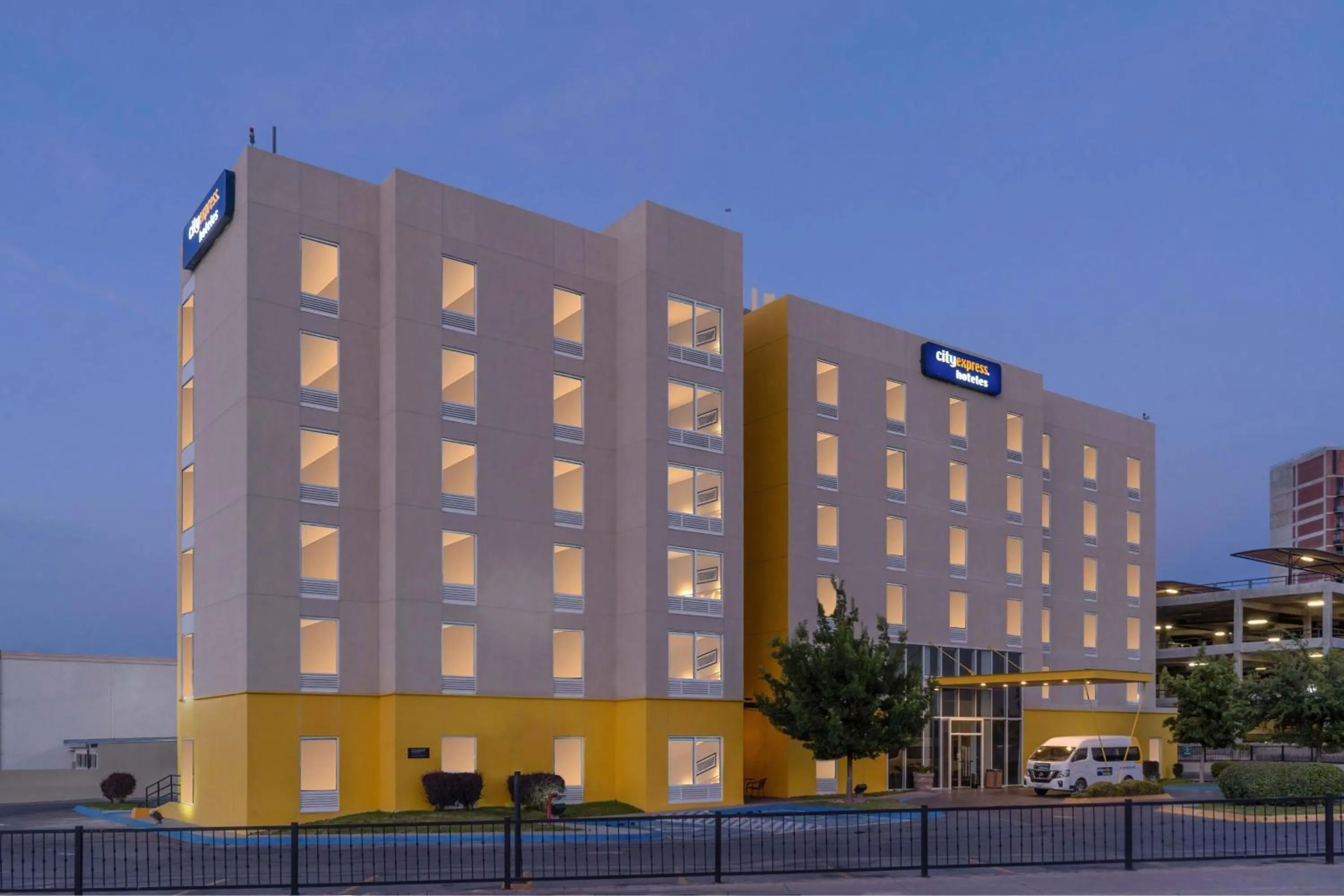 Property building in City Express by Marriott Chihuahua