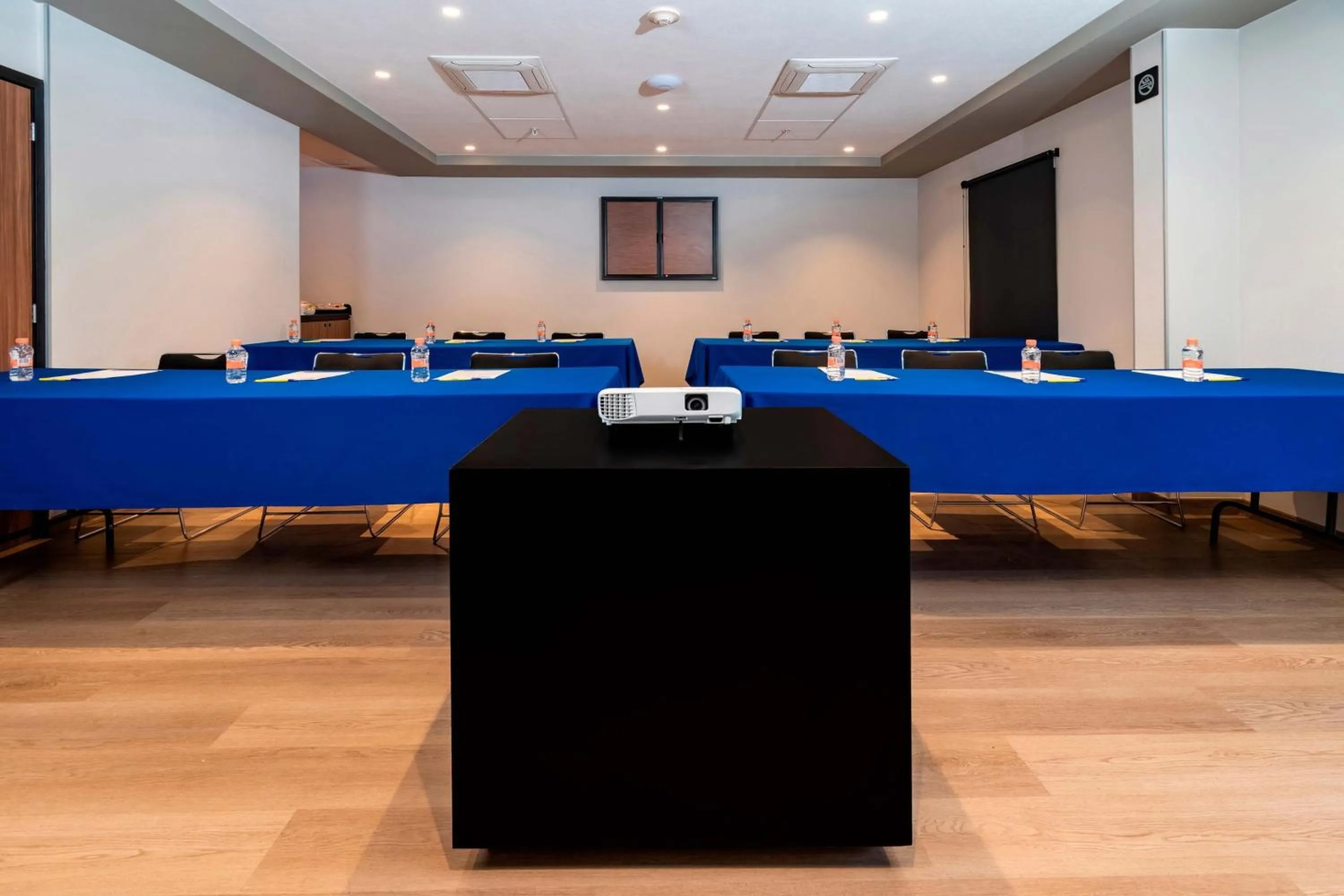 Meeting/conference room in City Express by Marriott Chihuahua