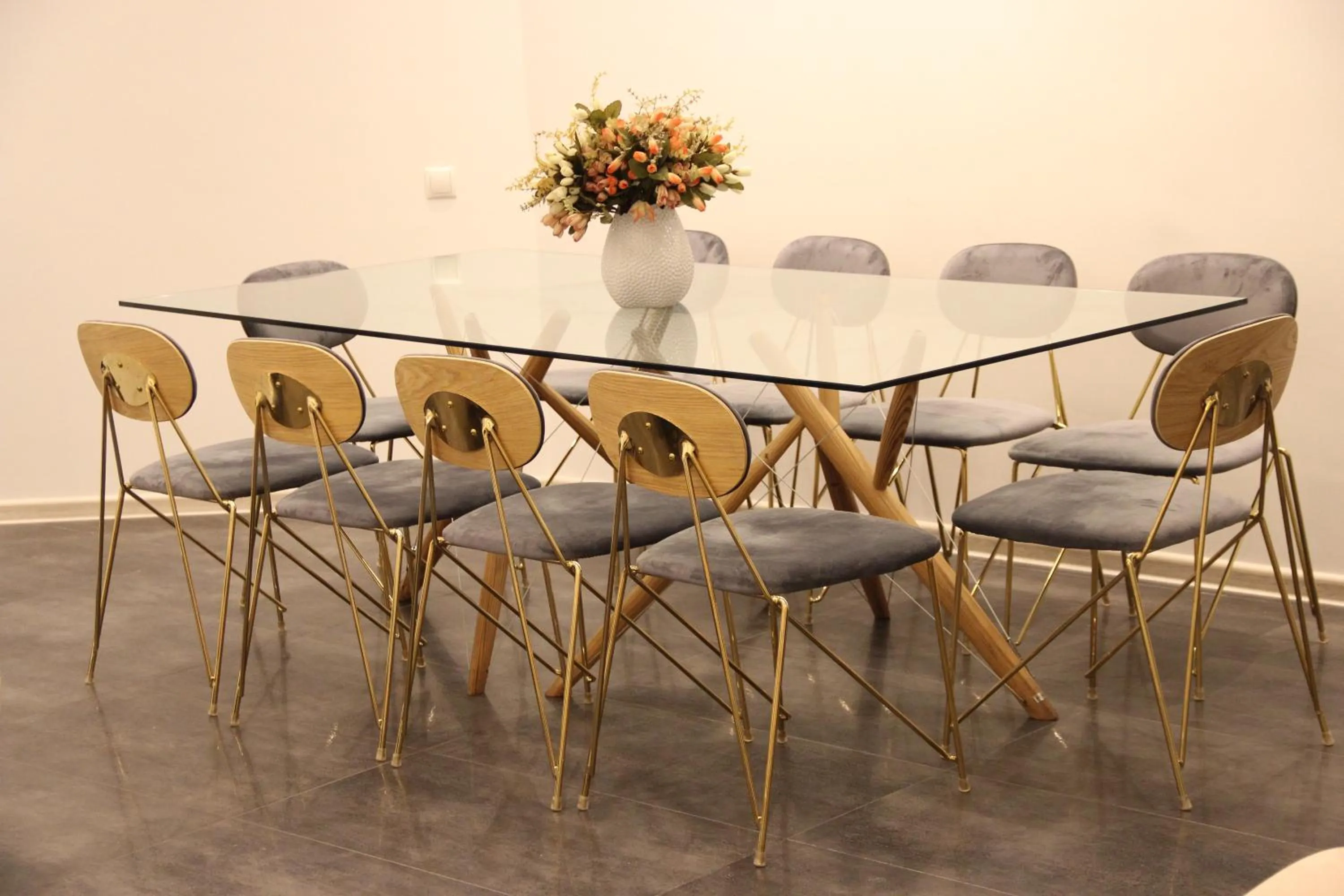 Dining area in Superior Apartments