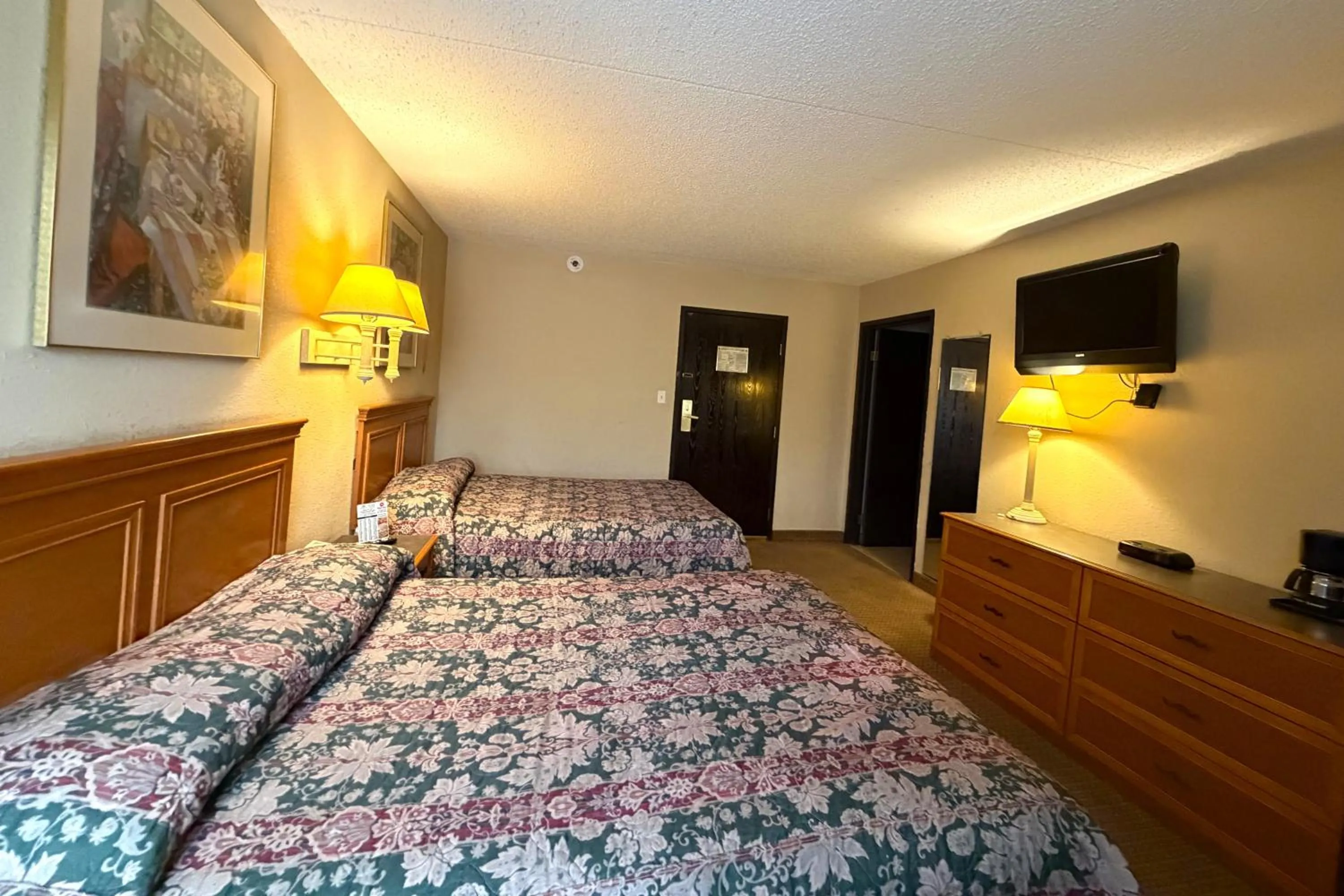 Bedroom, Bed in Fairview Inn Hesston Near Wichita