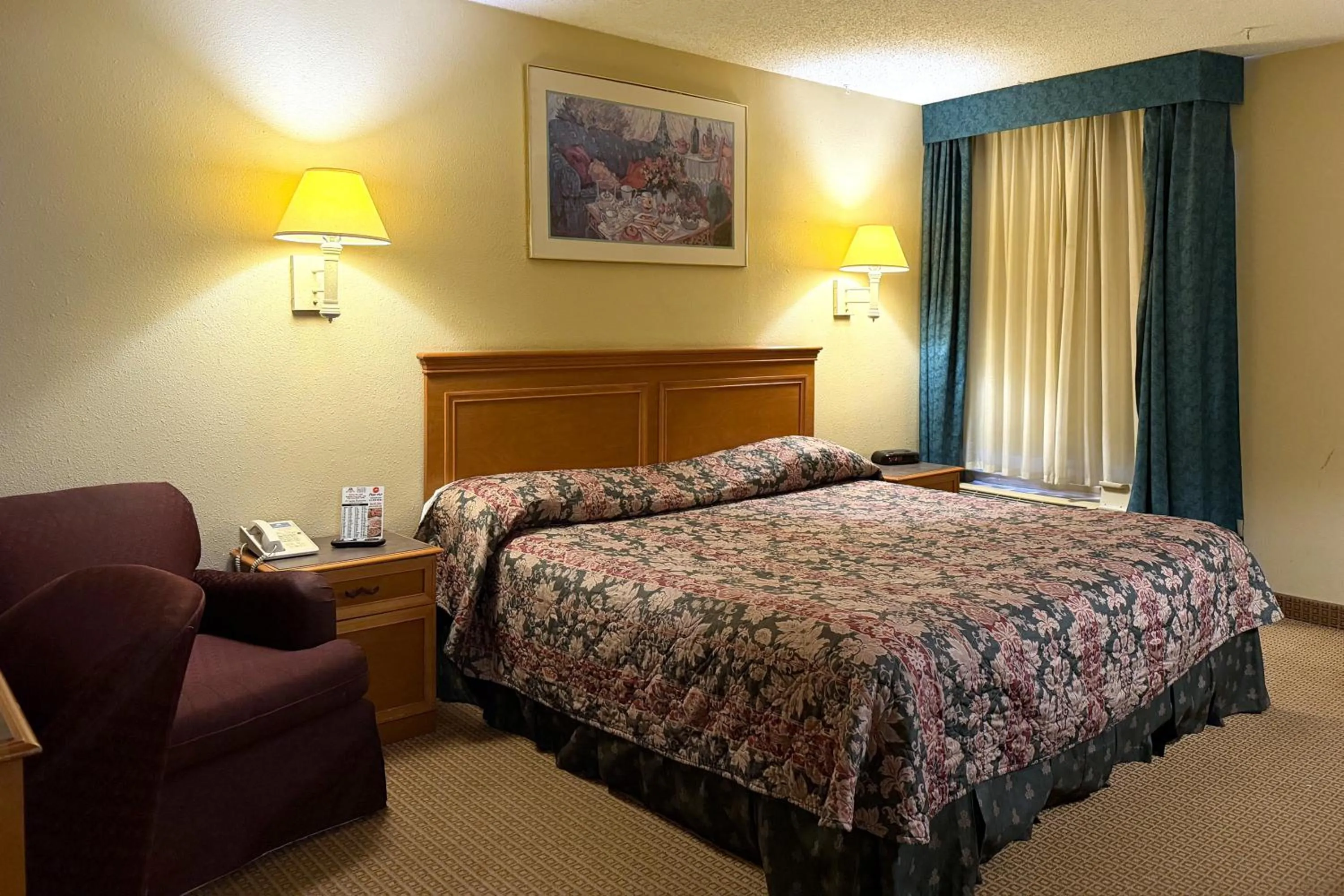 Bedroom, Bed in Fairview Inn Hesston Near Wichita