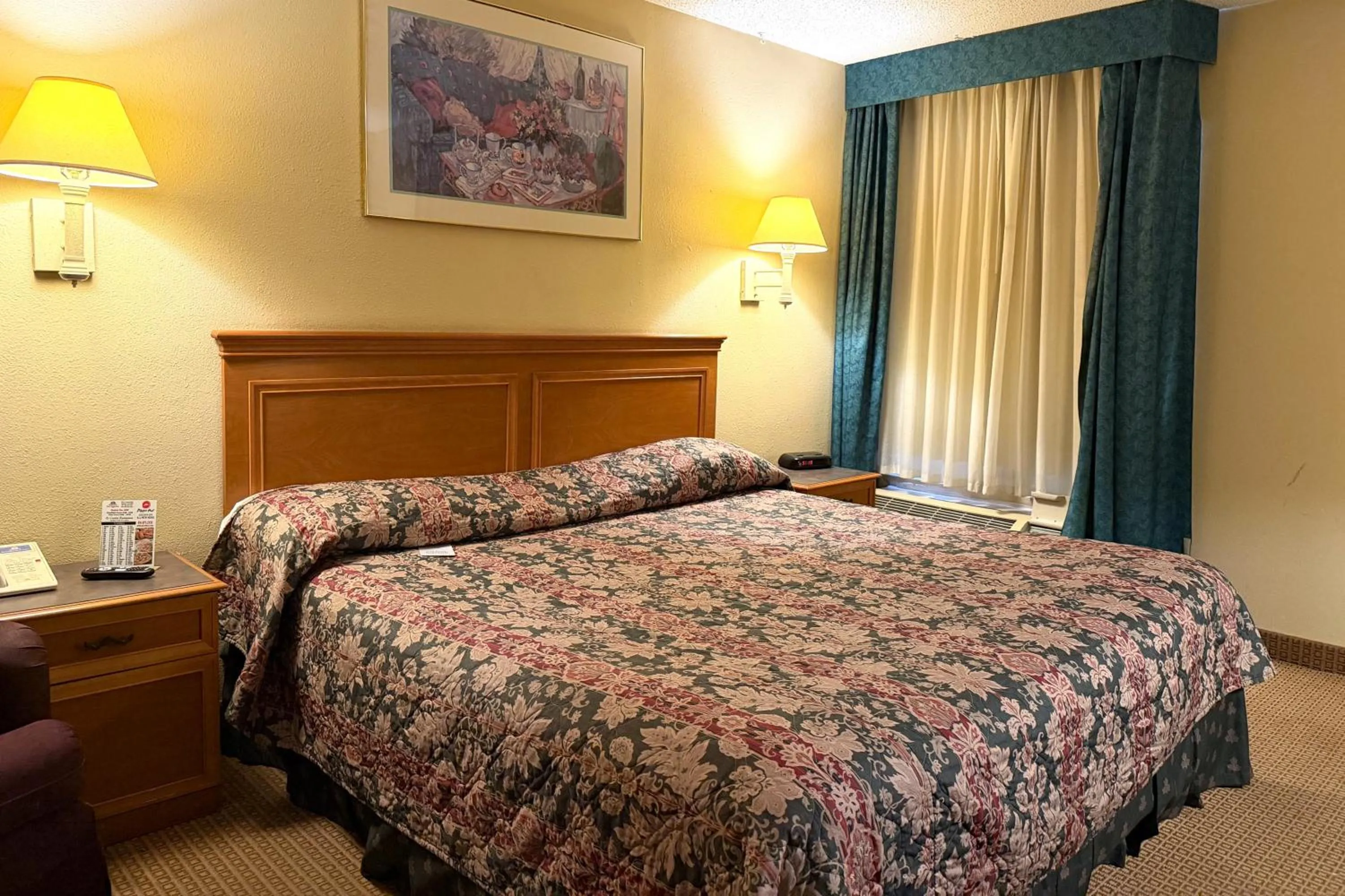 Bedroom, Bed in Fairview Inn Hesston Near Wichita