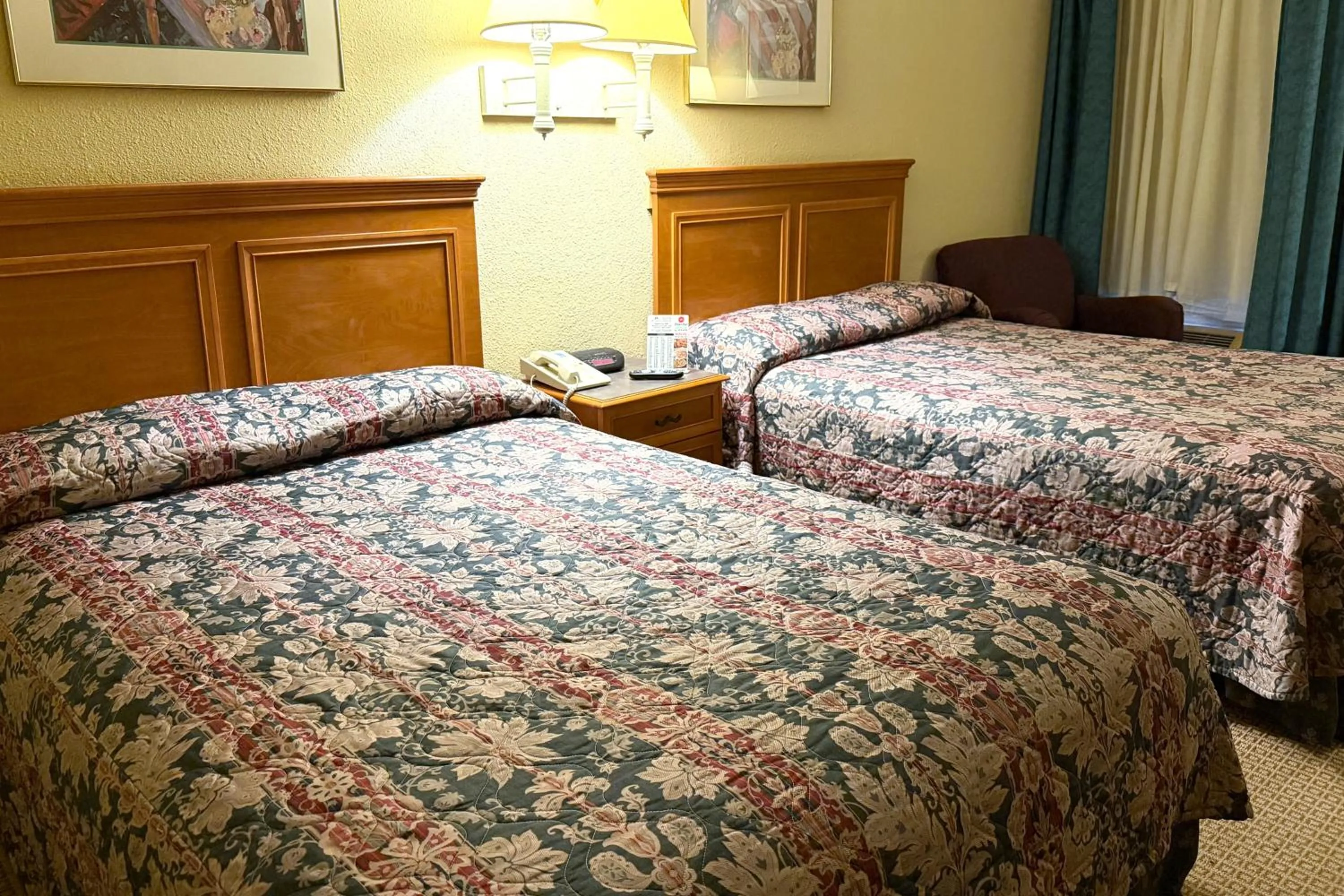 Bedroom, Bed in Fairview Inn Hesston Near Wichita