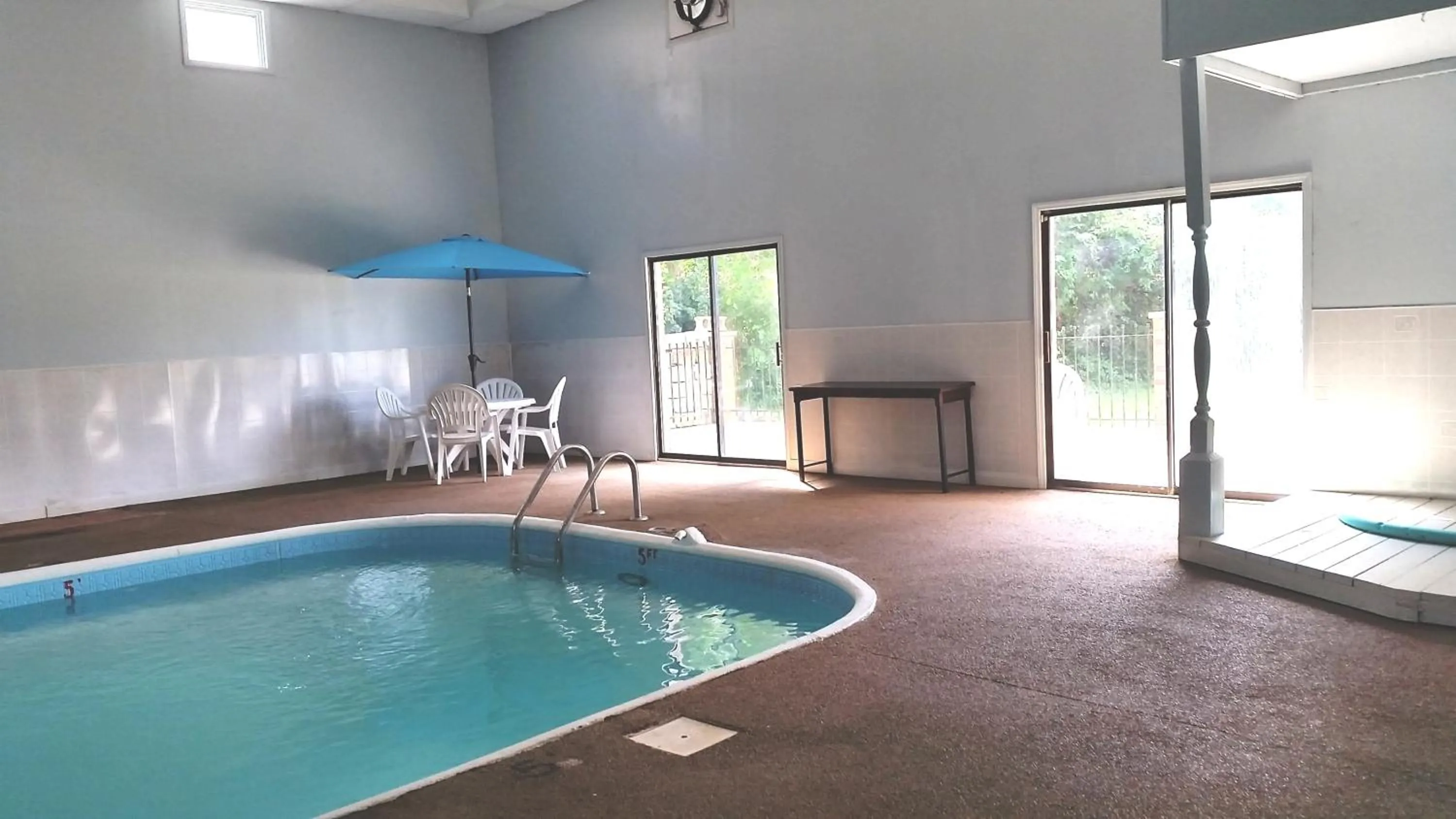 Pool view, Swimming Pool in Americas Best Value Inn Ullin Mounds