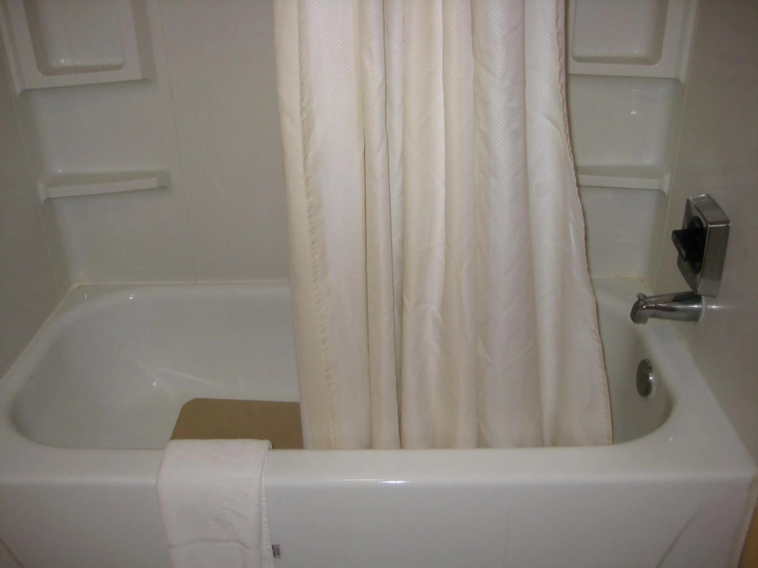 Shower, Bathroom in Americas Best Value Inn Ullin Mounds