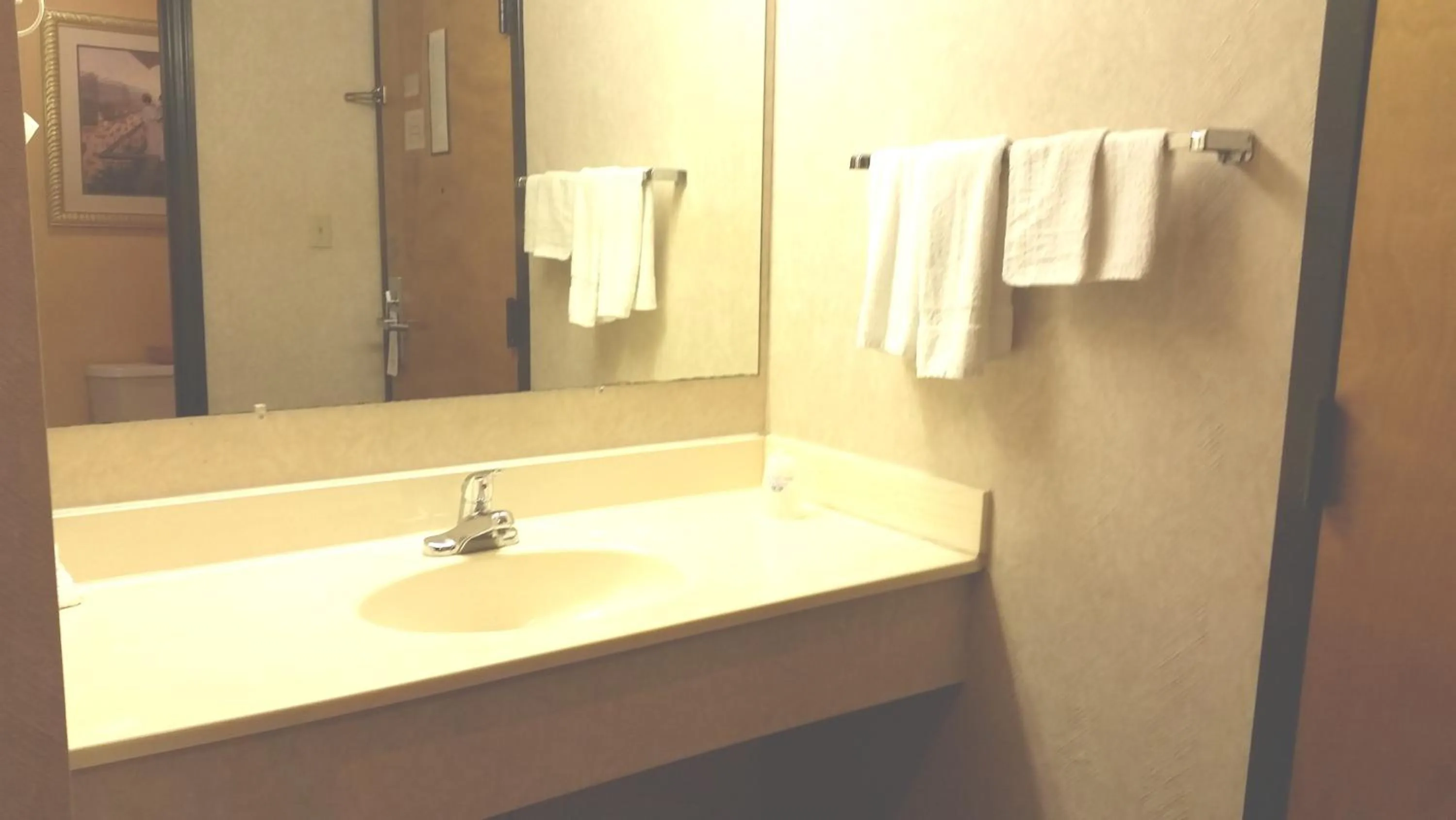 Bathroom in Americas Best Value Inn Ullin Mounds