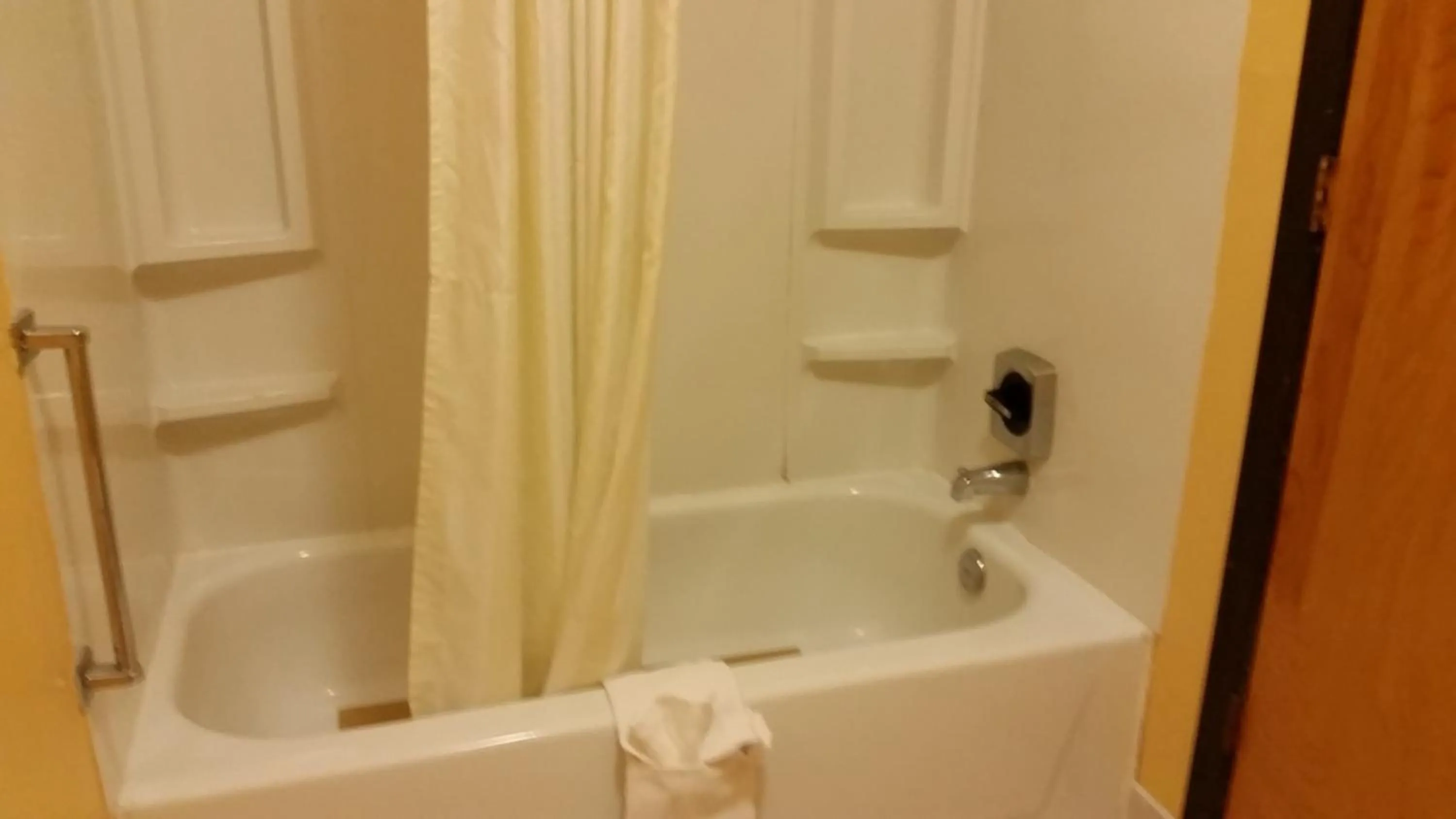 Bathroom in Americas Best Value Inn Ullin Mounds