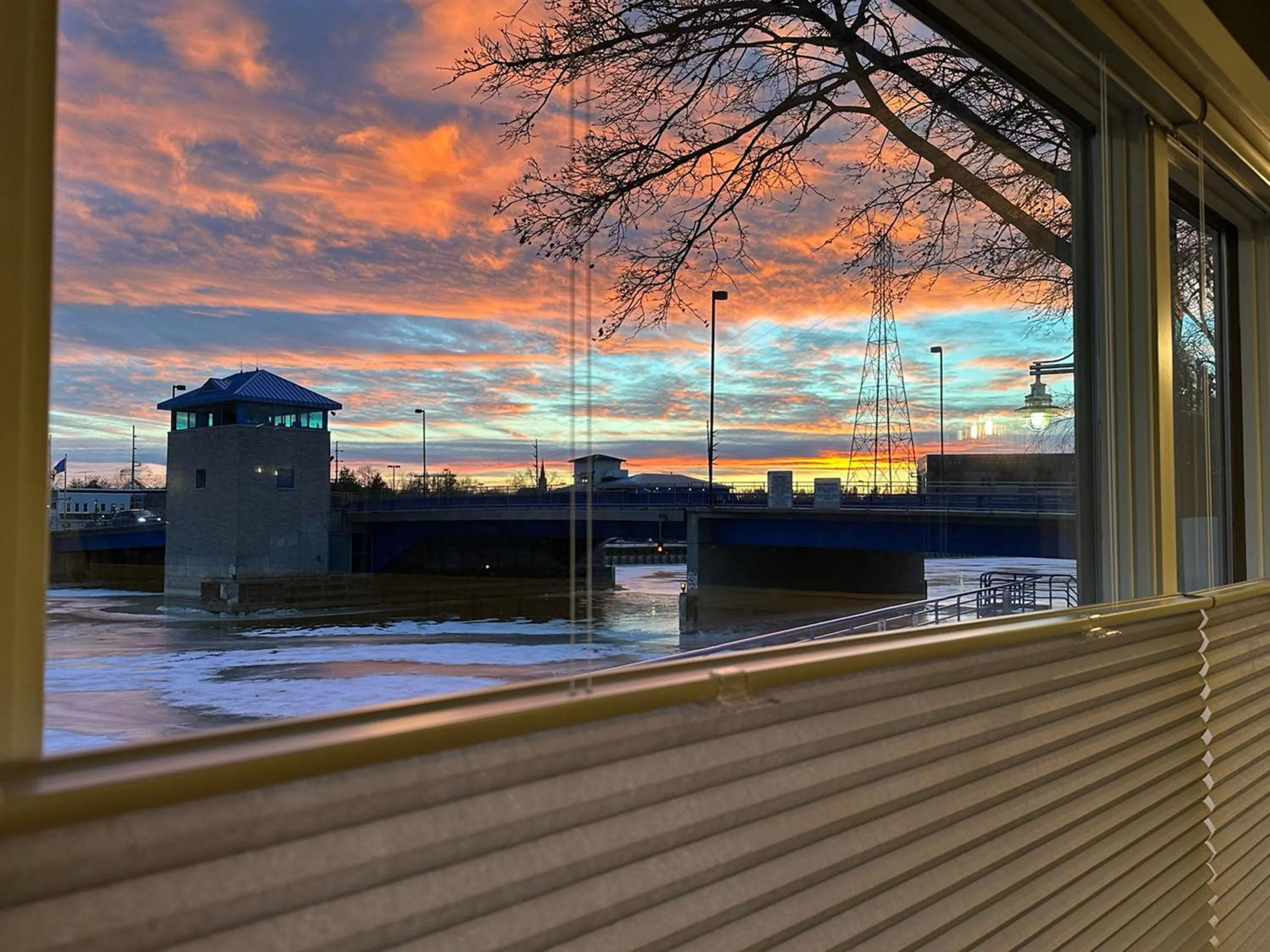 Lounge or bar in Harbor Winds Hotel