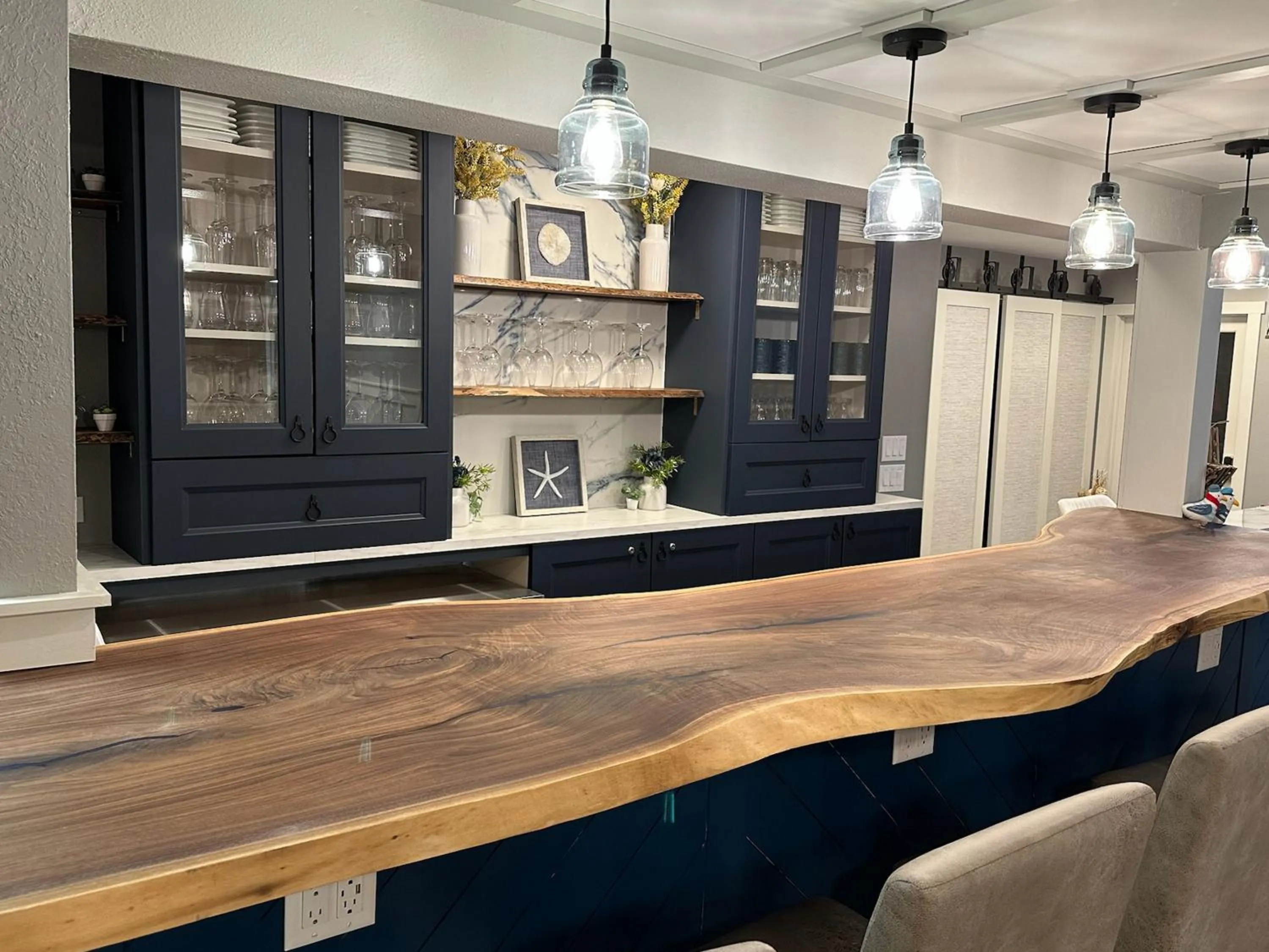 Lounge or bar in Harbor Winds Hotel