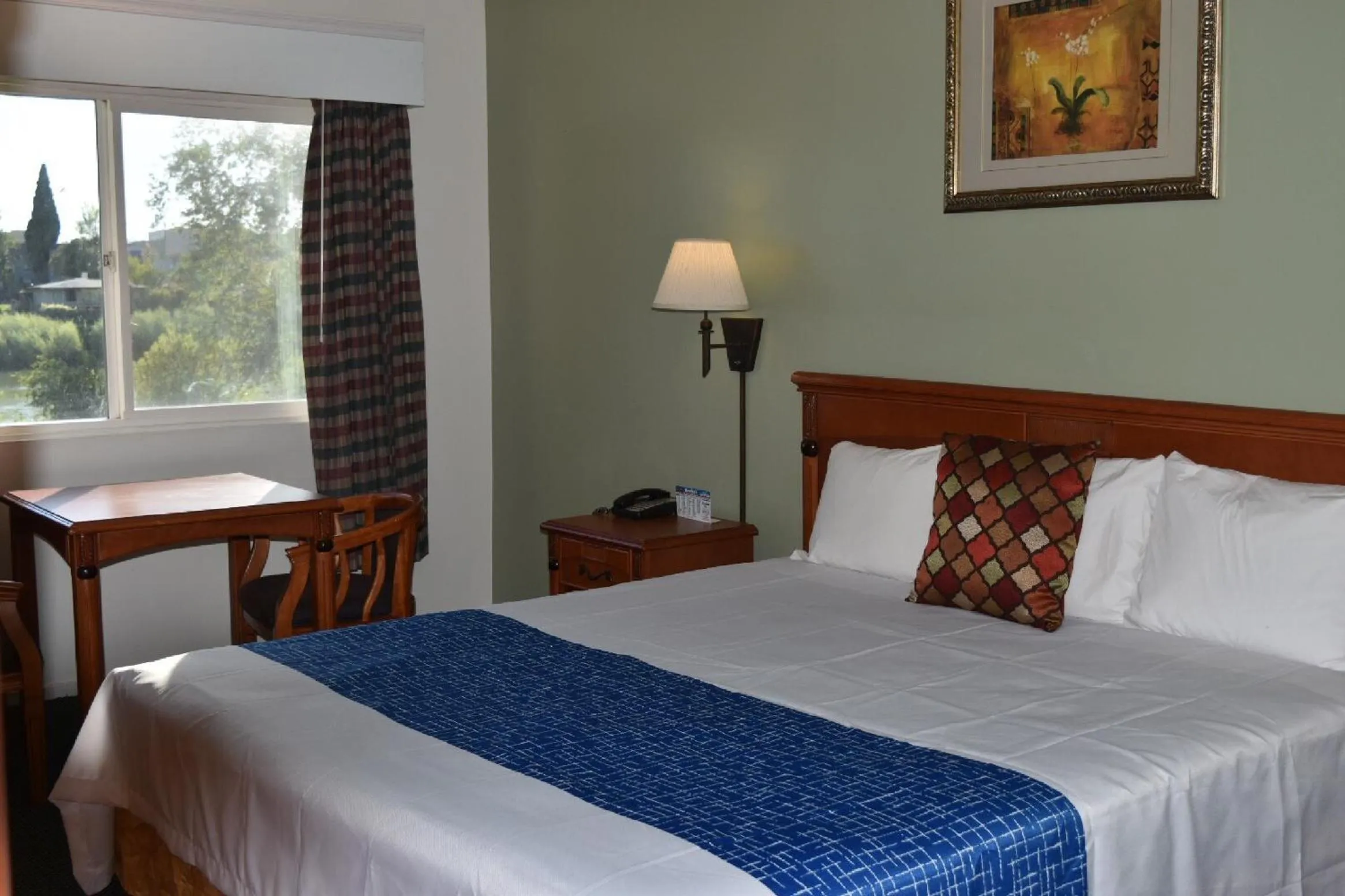 River view, Bed in Travelodge by Wyndham Red Bluff South of Redding