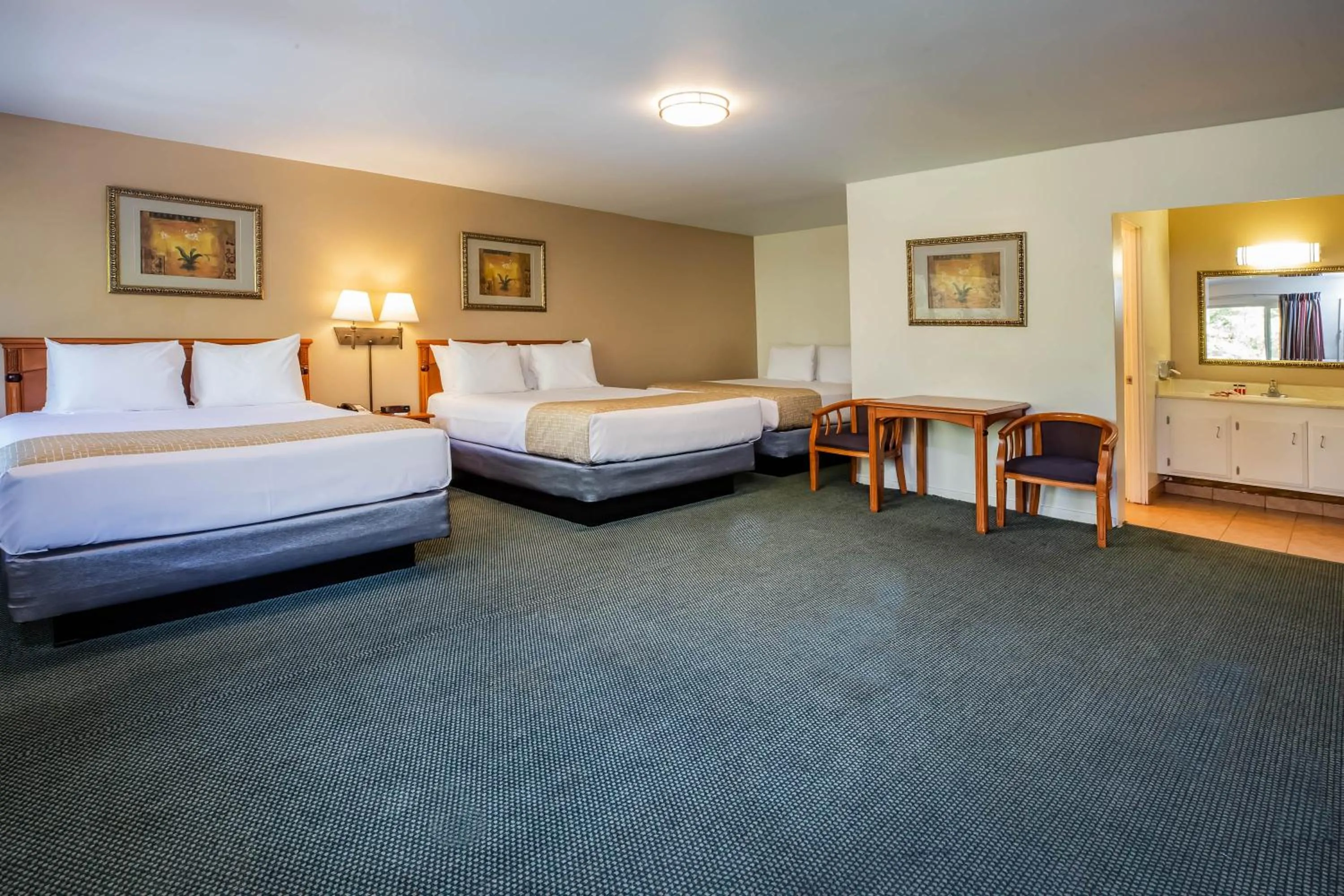 Photo of the whole room, Bed in Travelodge by Wyndham Red Bluff South of Redding