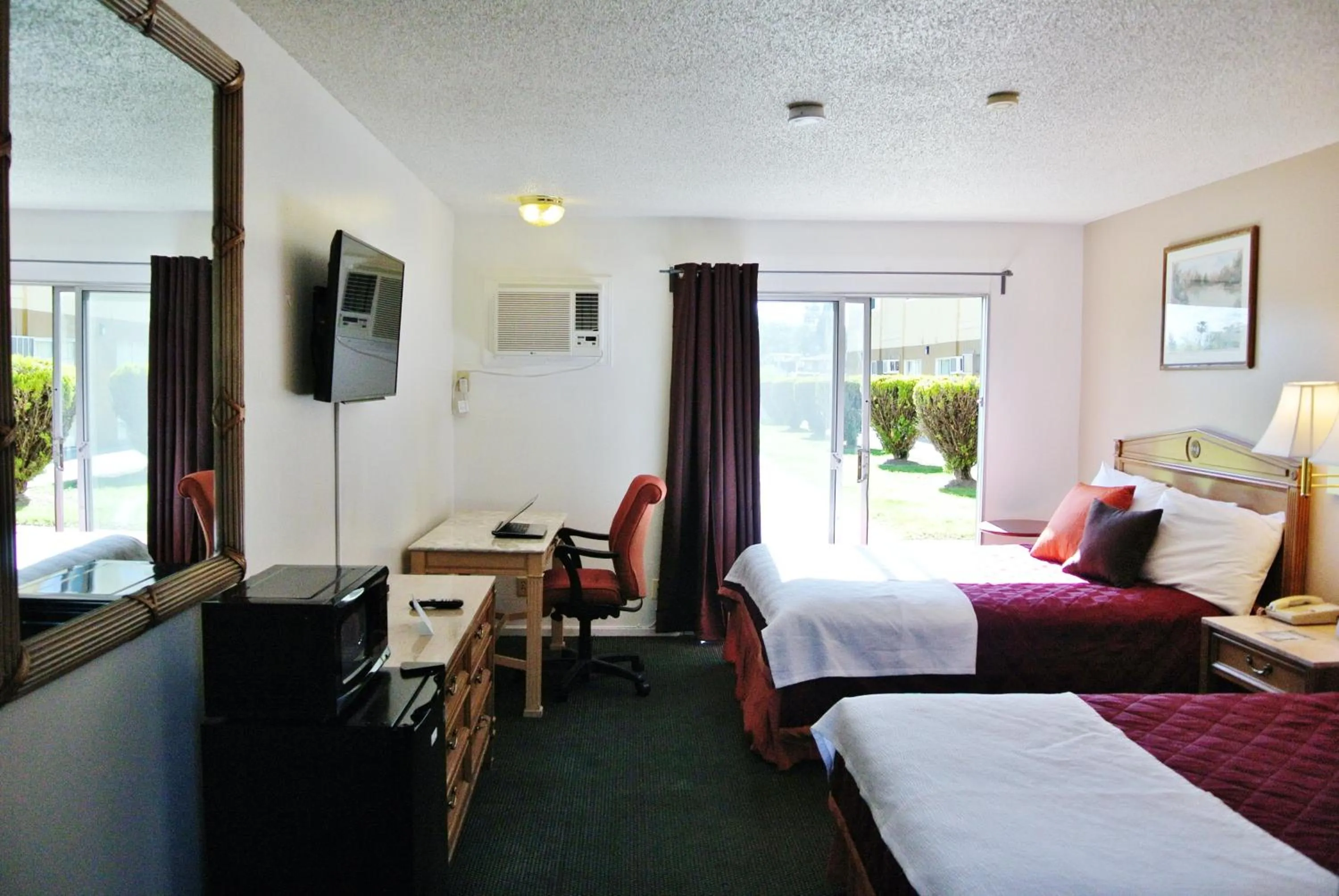 Patio, Bed in Travelodge by Wyndham Red Bluff South of Redding