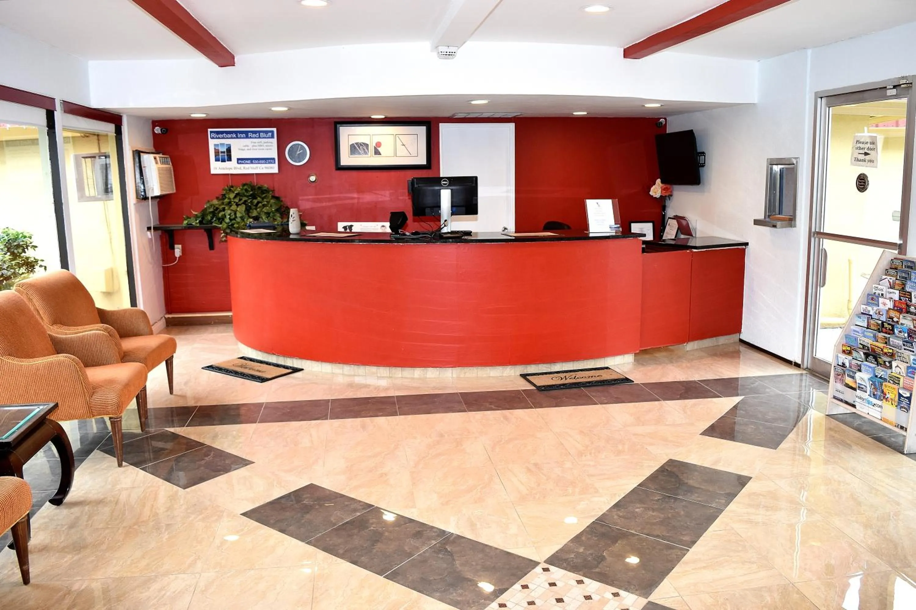 Lobby or reception in Travelodge by Wyndham Red Bluff South of Redding