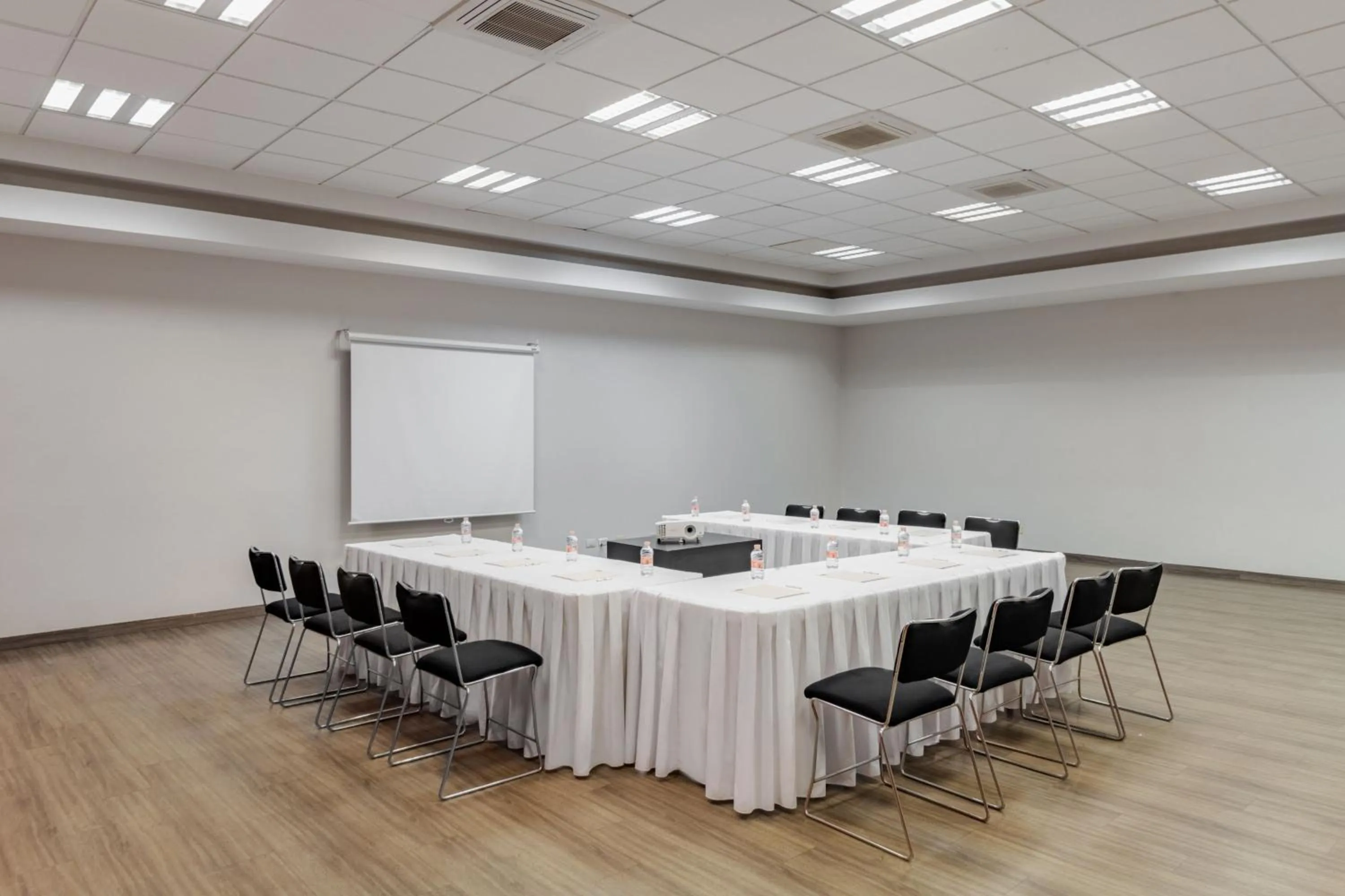 Meeting/conference room in City Express by Marriott Silao Aeropuerto