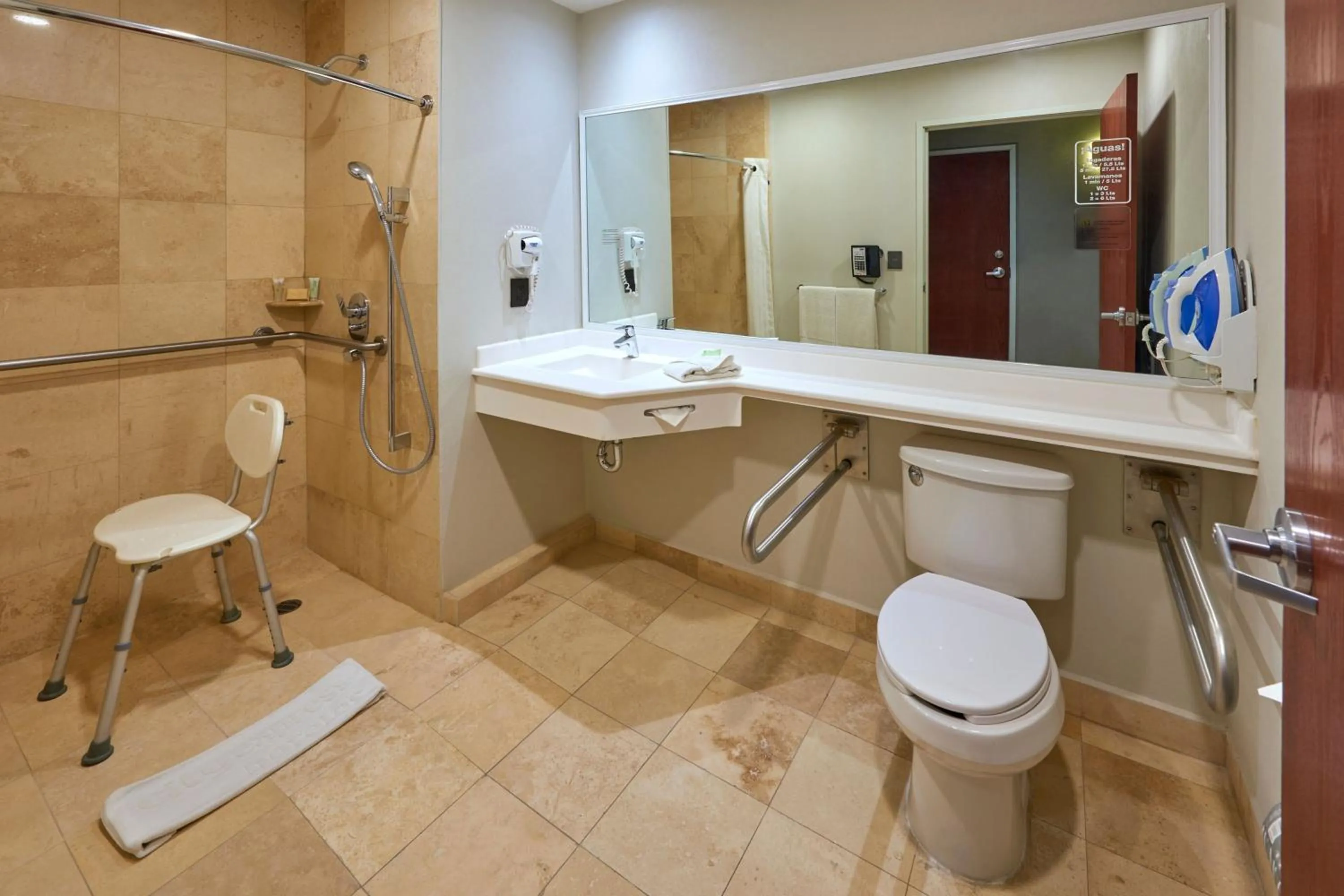 Bathroom in City Express by Marriott Ciudad Juárez