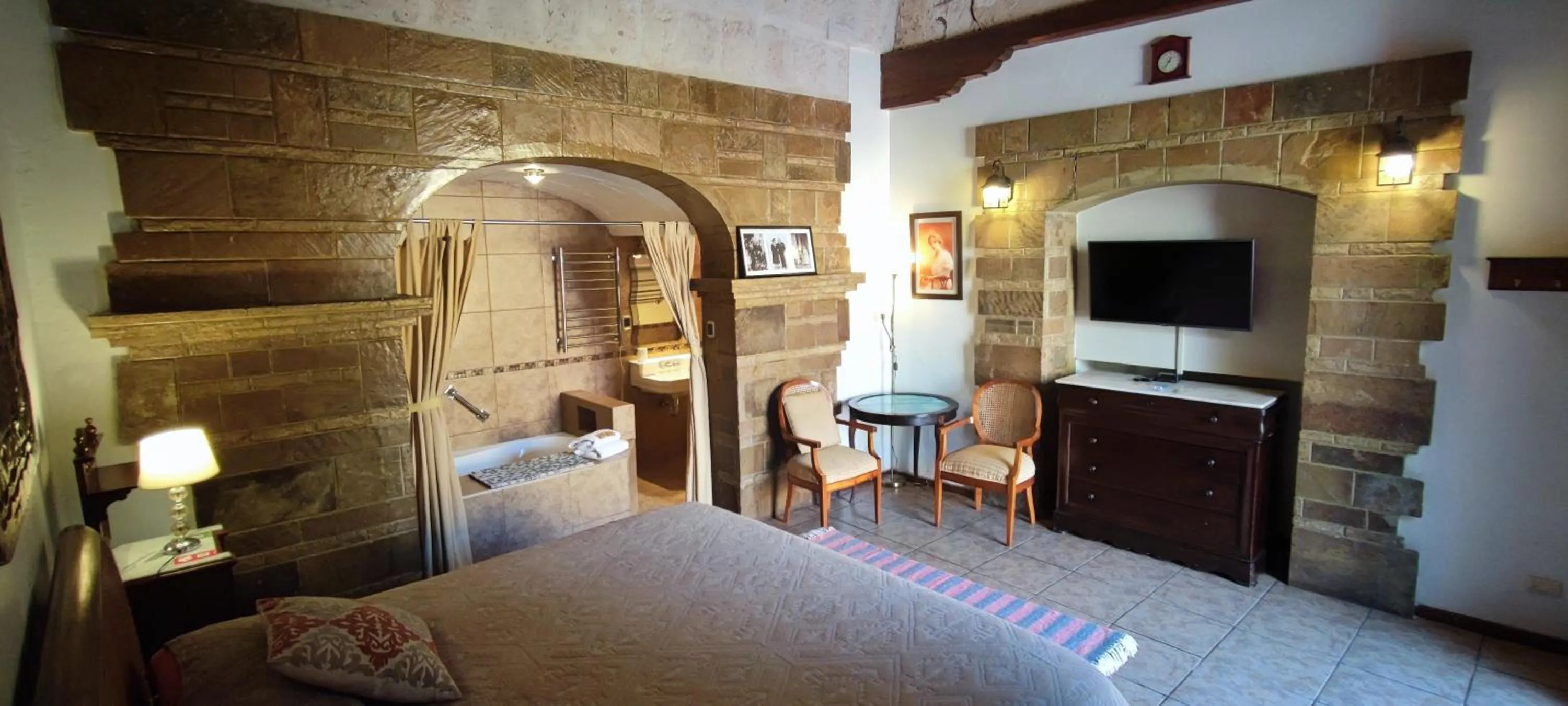 Photo of the whole room, Bed in Flying Dog Hostel Arequipa