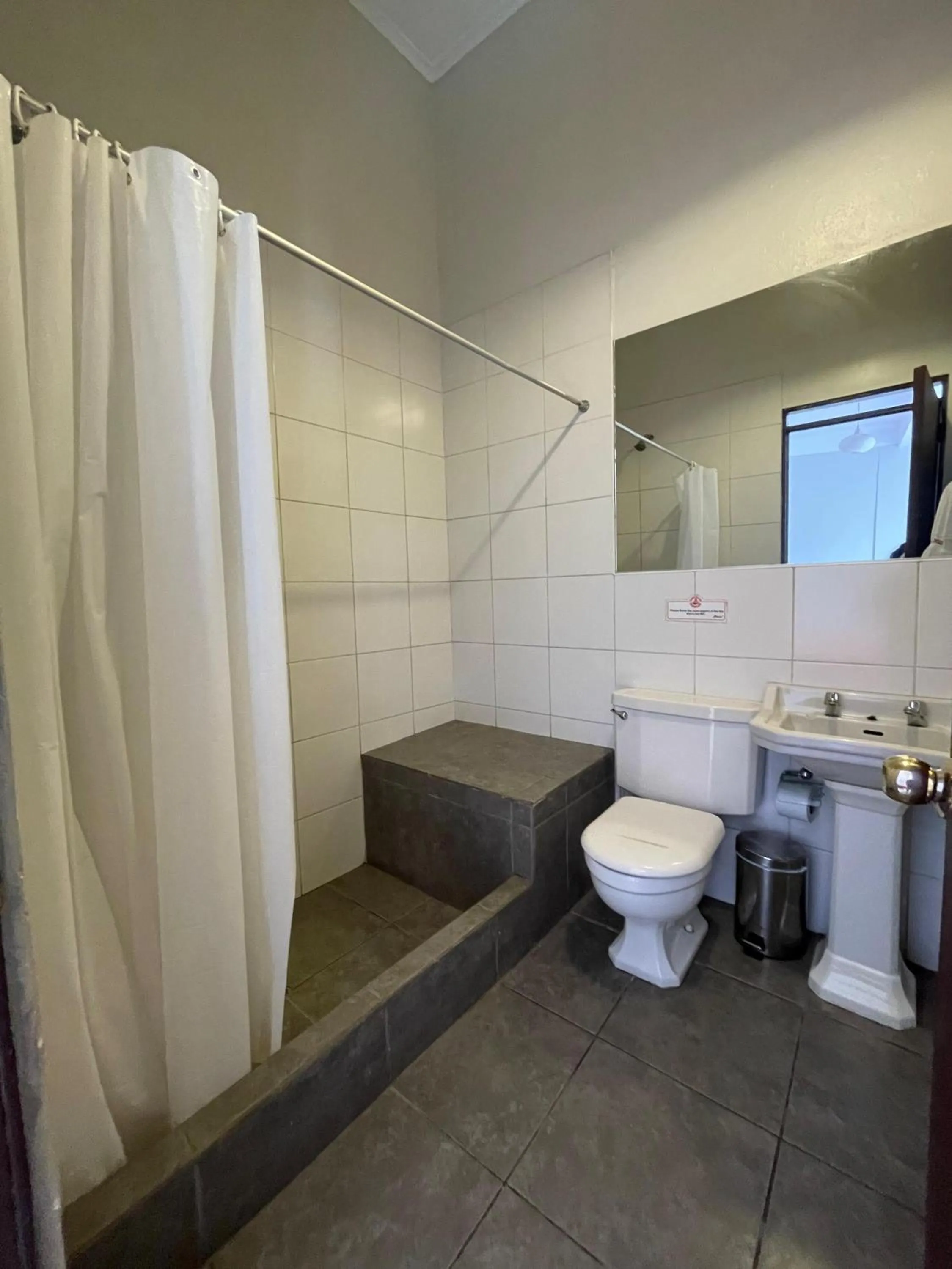 Bathroom in Flying Dog Hostel Arequipa