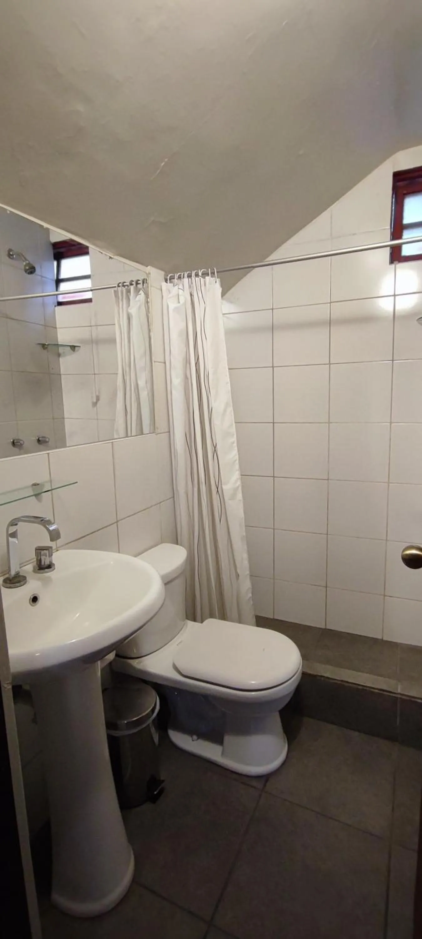 Bathroom in Flying Dog Hostel Arequipa