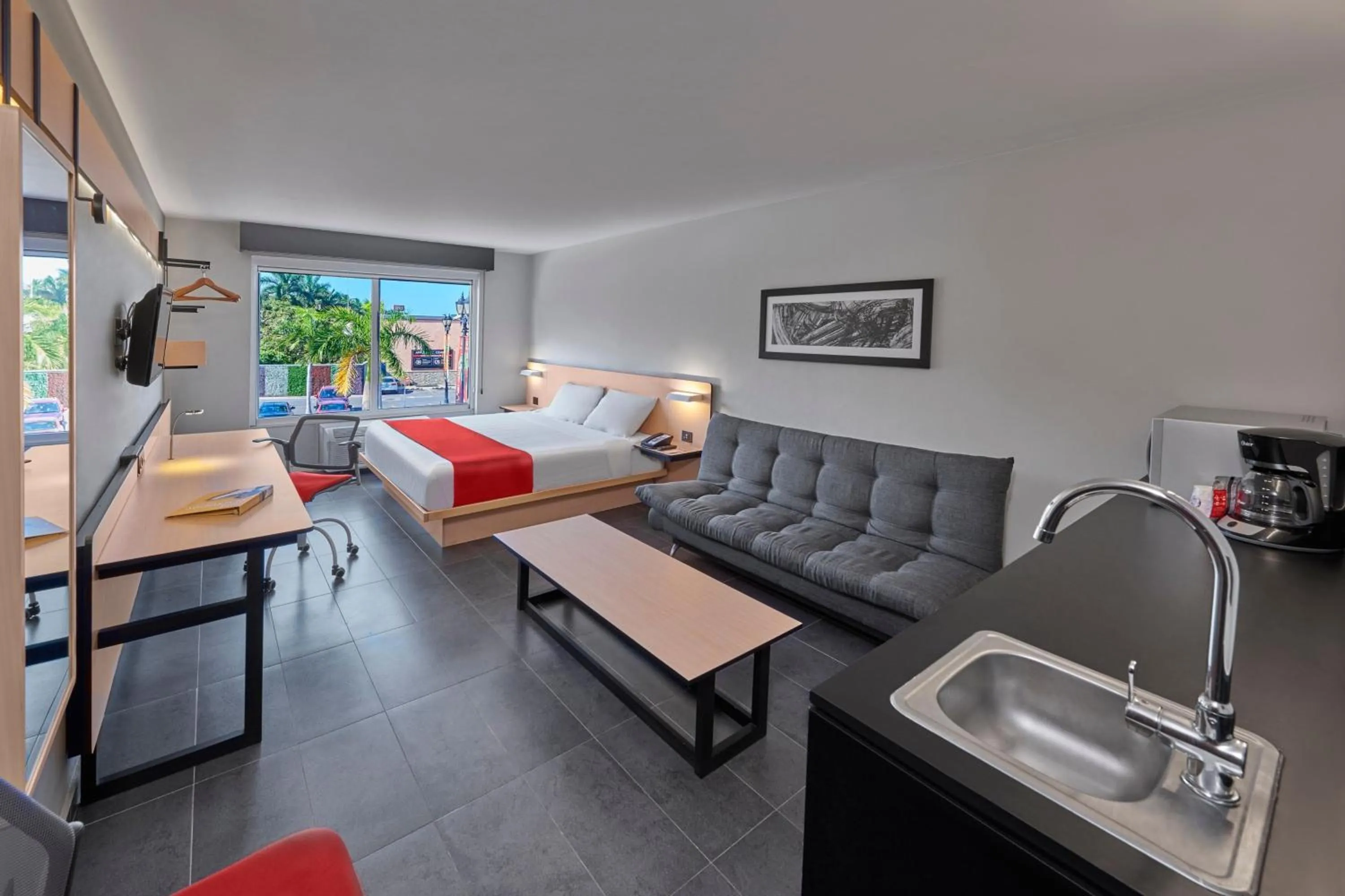 Photo of the whole room, Bed in City Express by Marriott Tampico