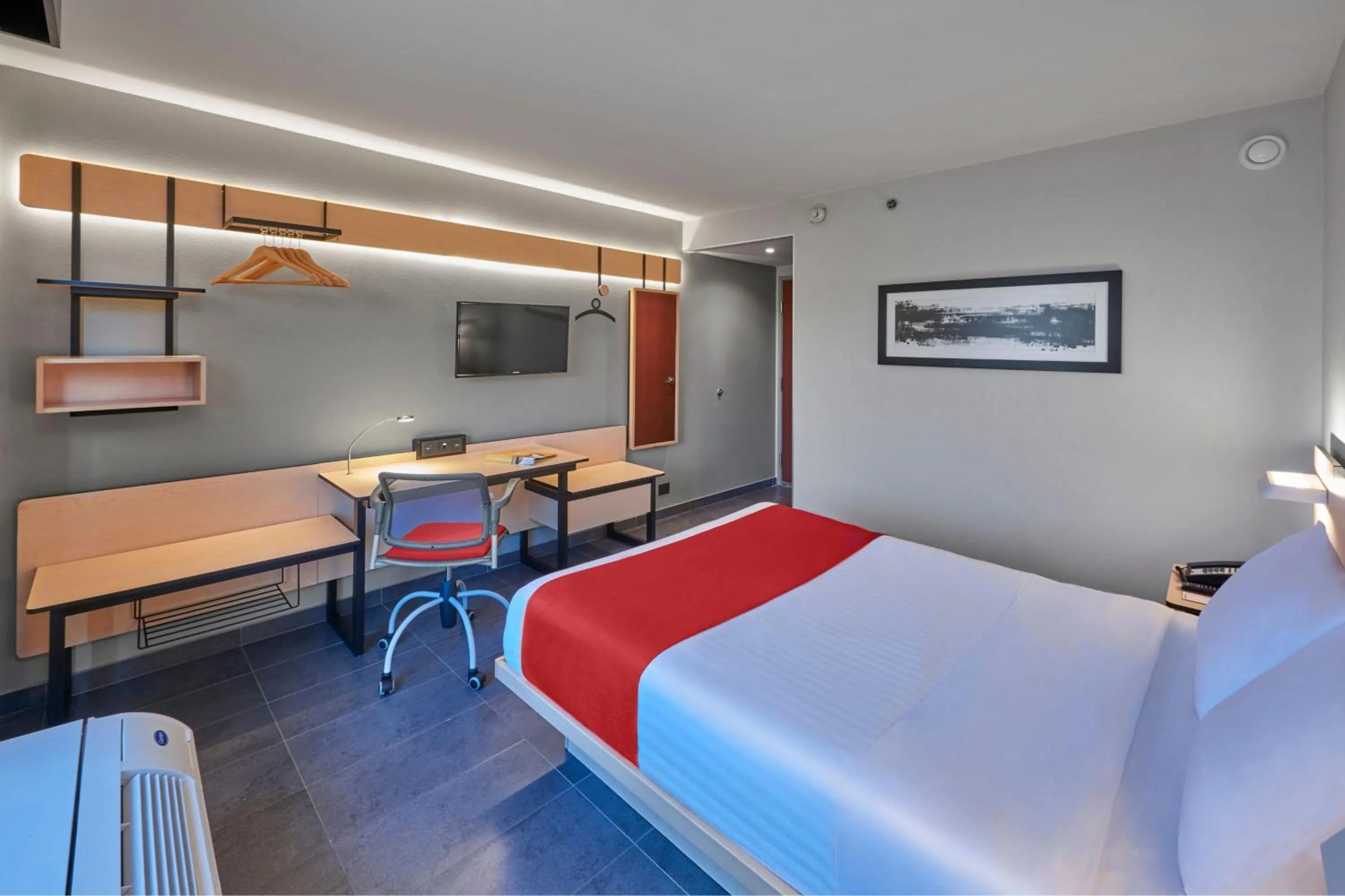 Photo of the whole room, Bed in City Express by Marriott Tampico