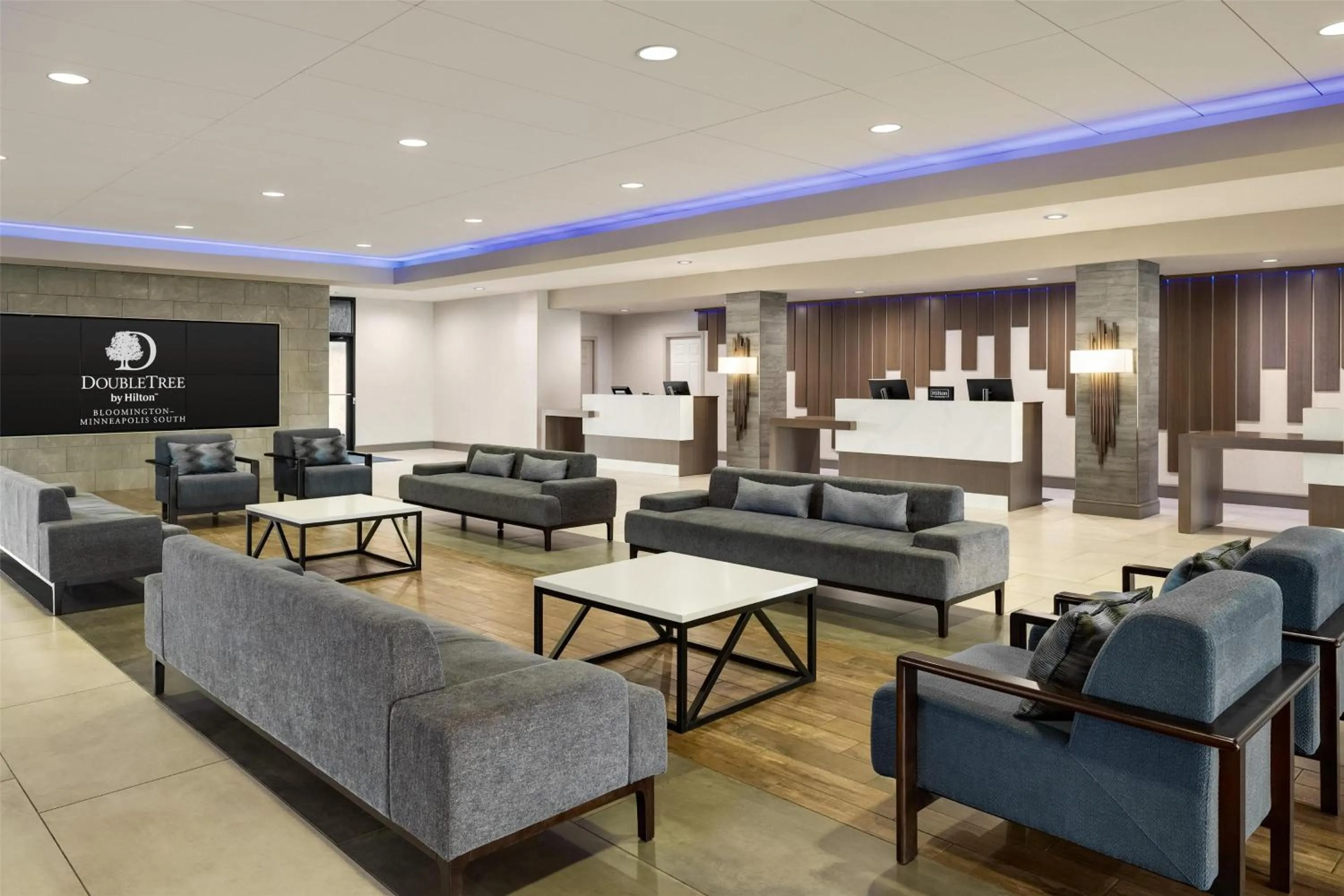 Lobby or reception in DoubleTree by Hilton Bloomington Minneapolis South