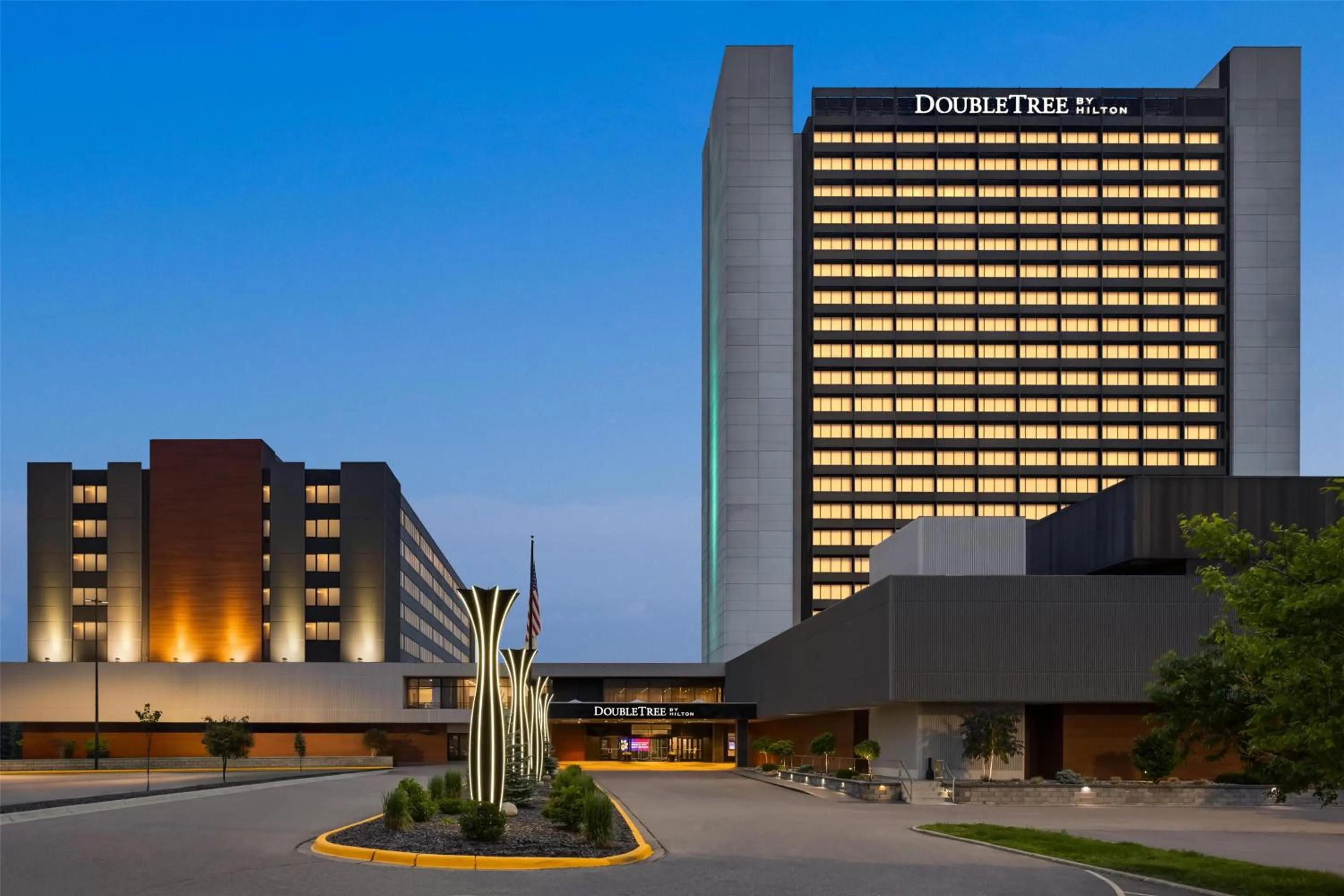 Property building in DoubleTree by Hilton Bloomington Minneapolis South