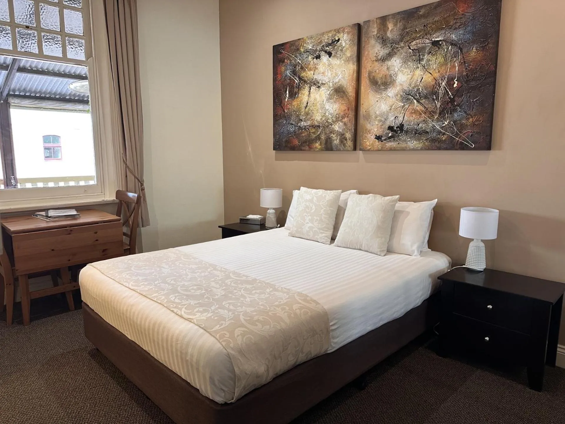 Photo of the whole room, Bed in Balcony On Sixth Lodge