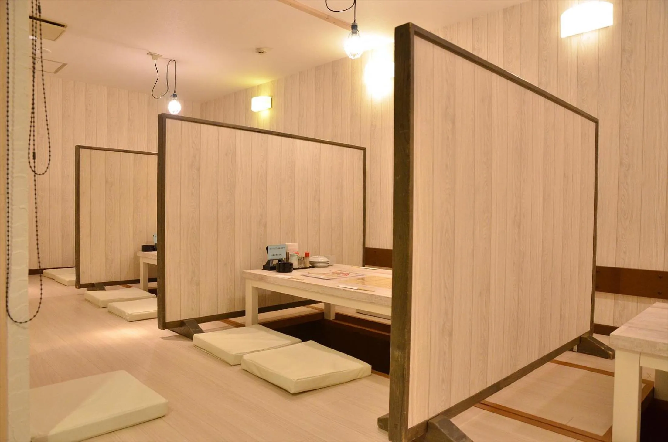 Restaurant/places to eat, Bed in Chitose Daiichi Hotel