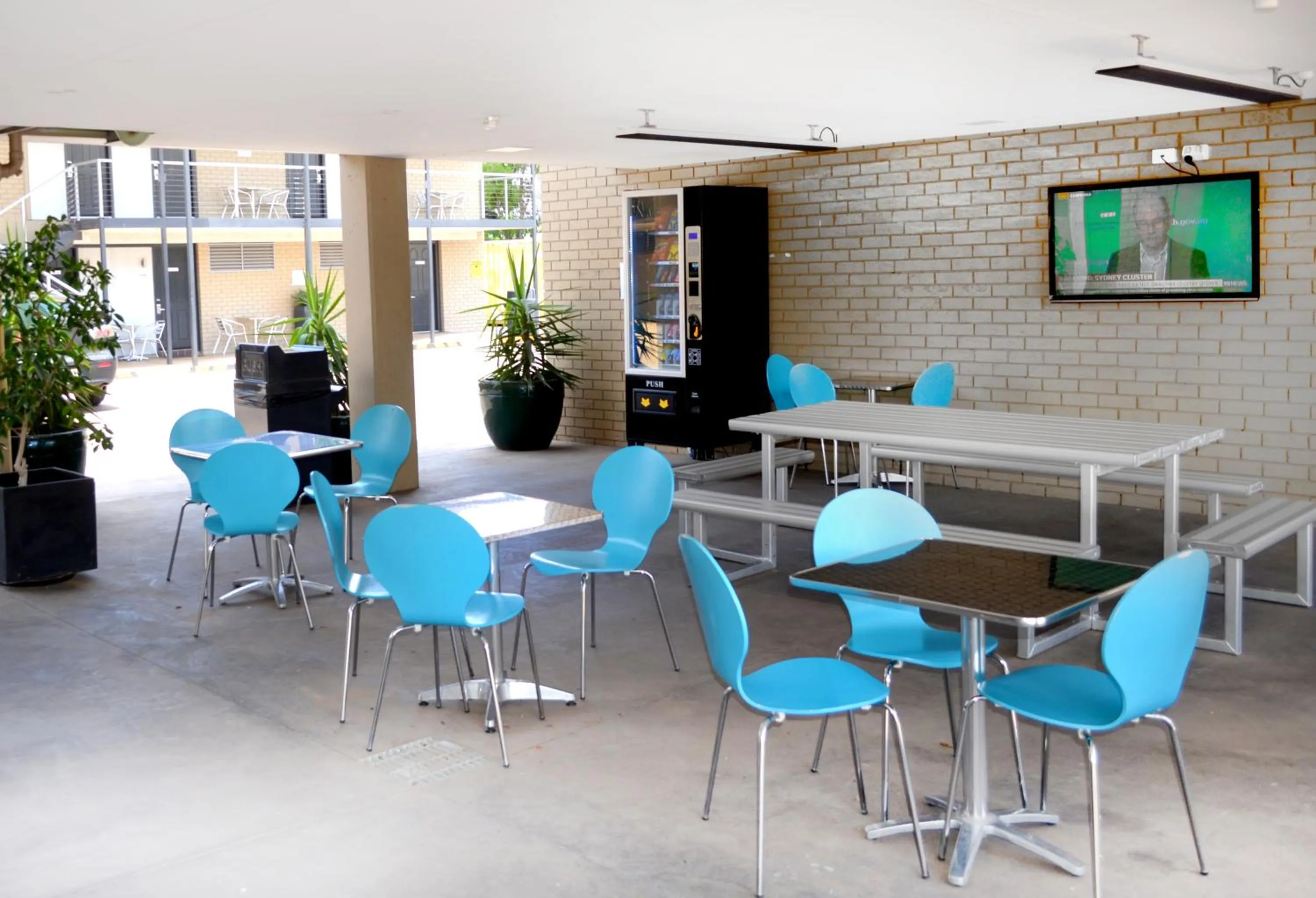 BBQ facilities in Orana Motel