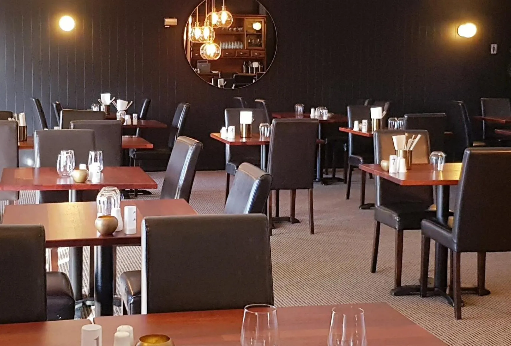 Restaurant/places to eat in Orana Motel