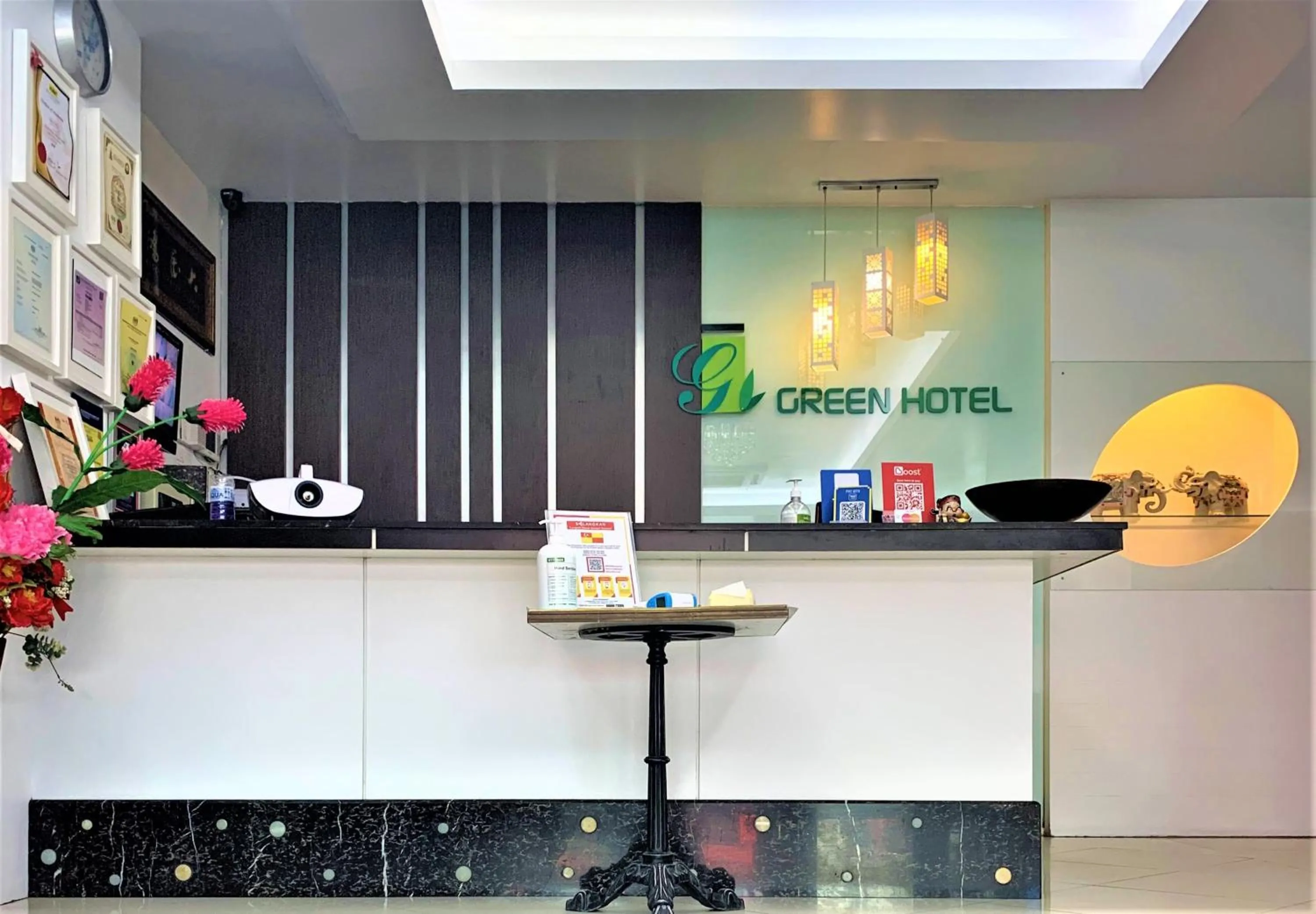 Lobby or reception in Green Hotel