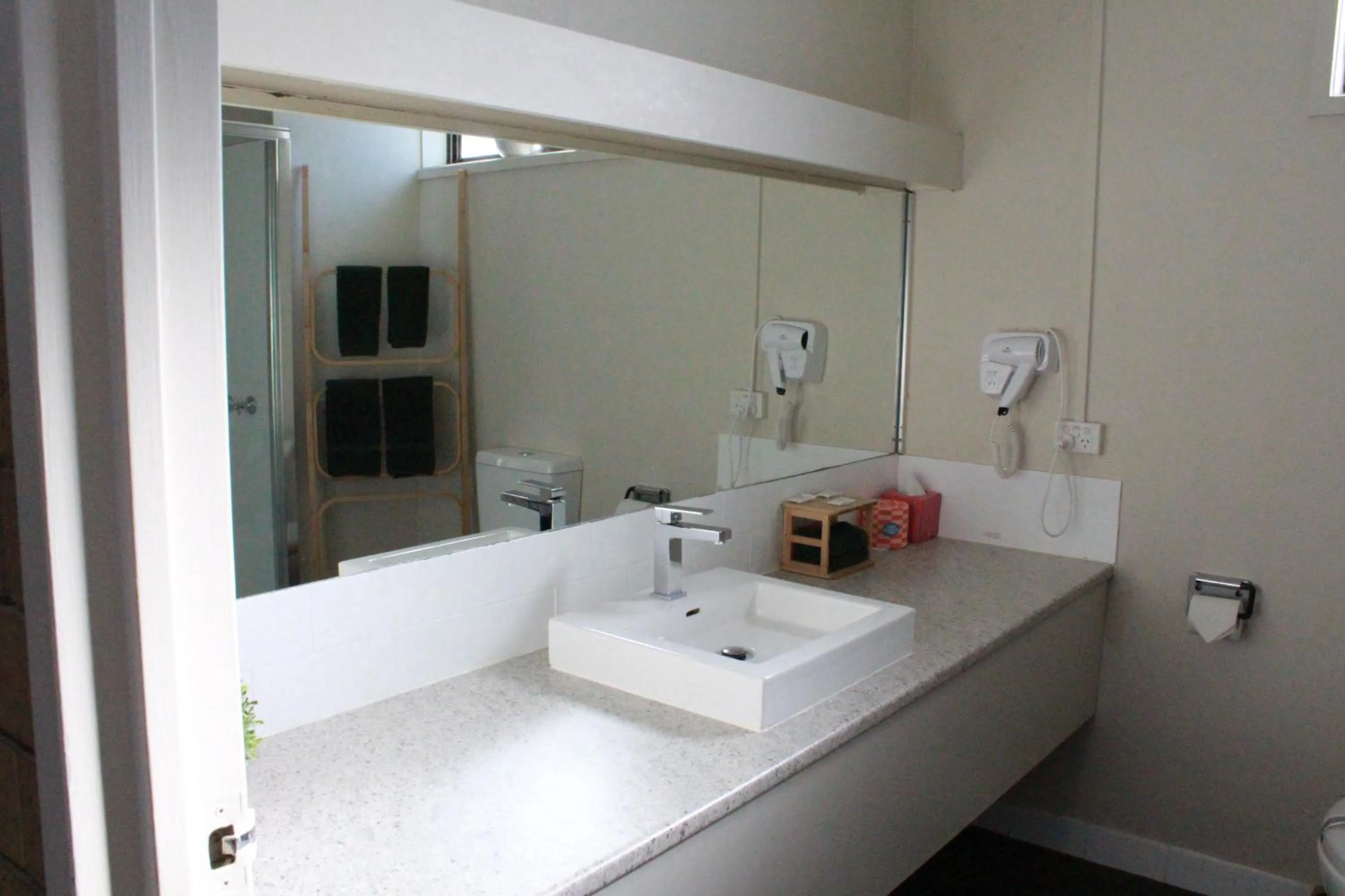 Moe Motor Inn - Contactless 24 hour Checkinn Available