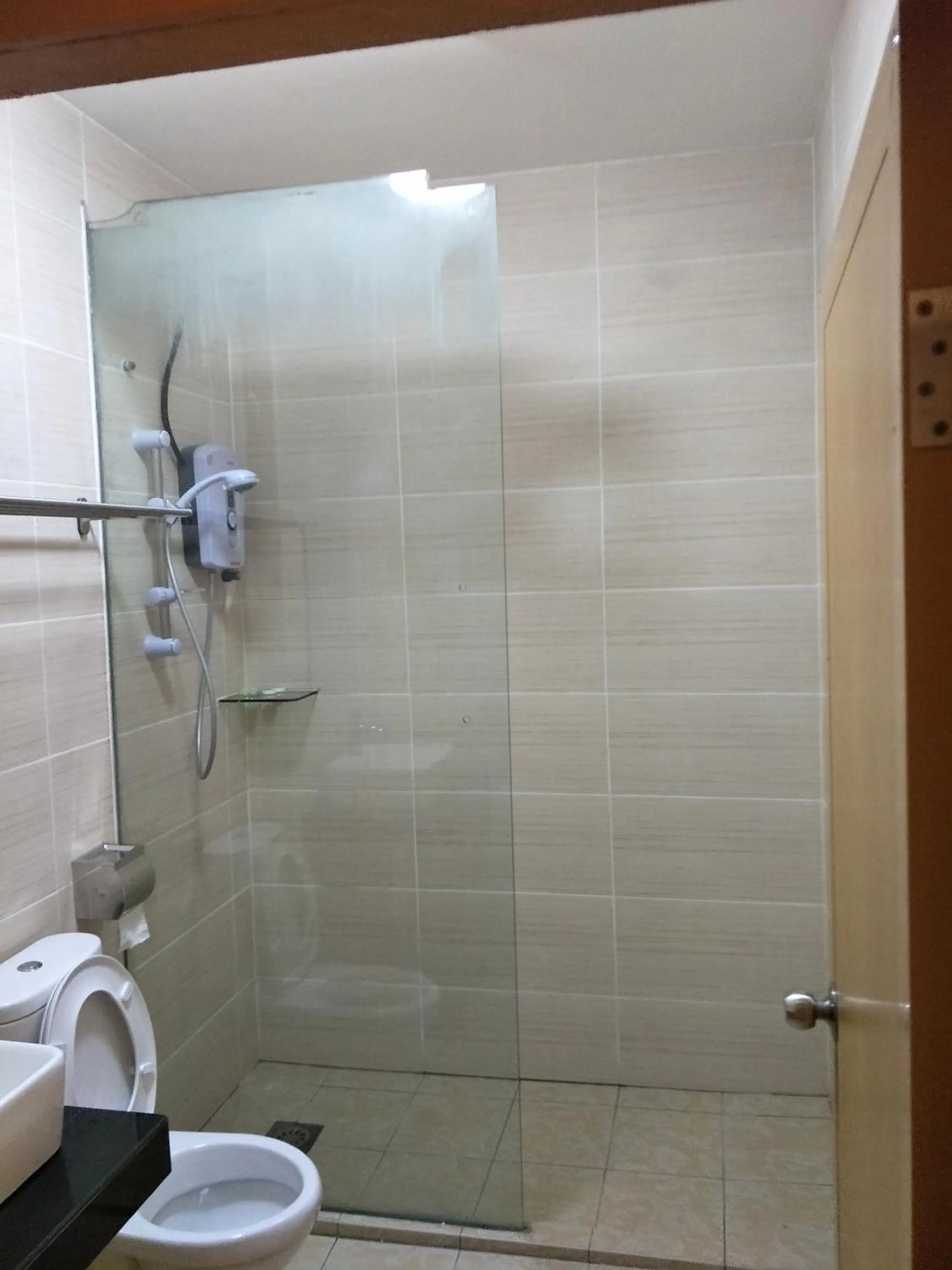 Shower in Anderson Hotel