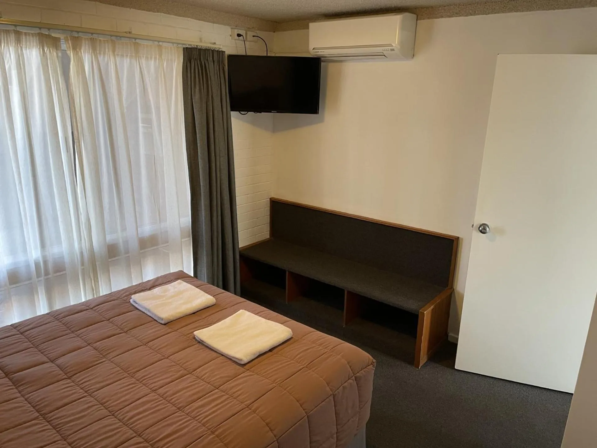 Bed in Homestead Motel