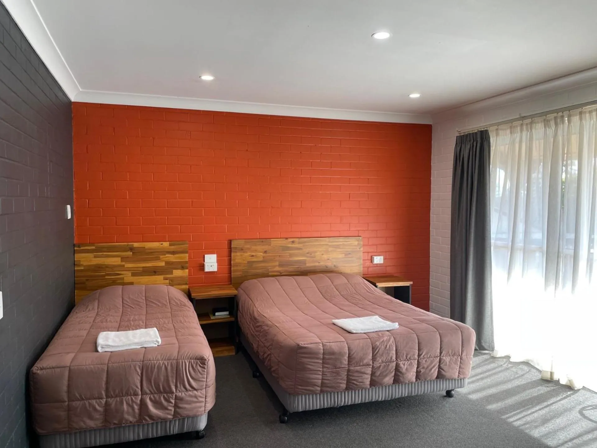 Bed in Homestead Motel