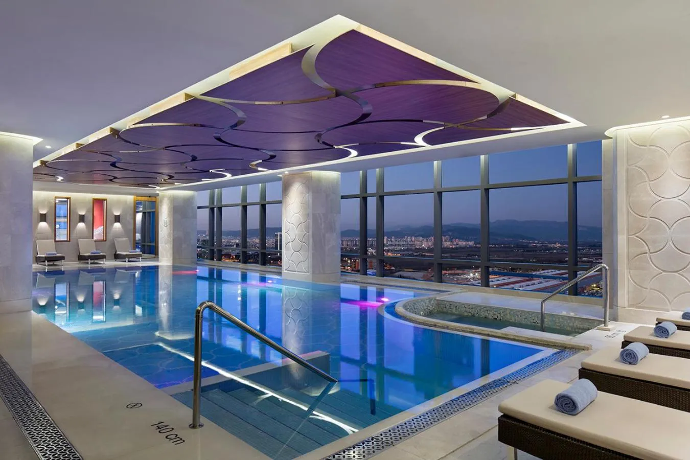 Swimming pool in Hilton Bursa Convention Center & Spa