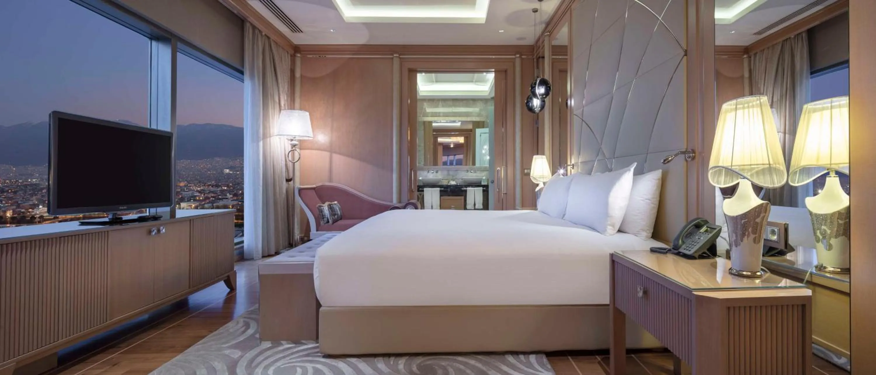 Bed in Hilton Bursa Convention Center & Spa