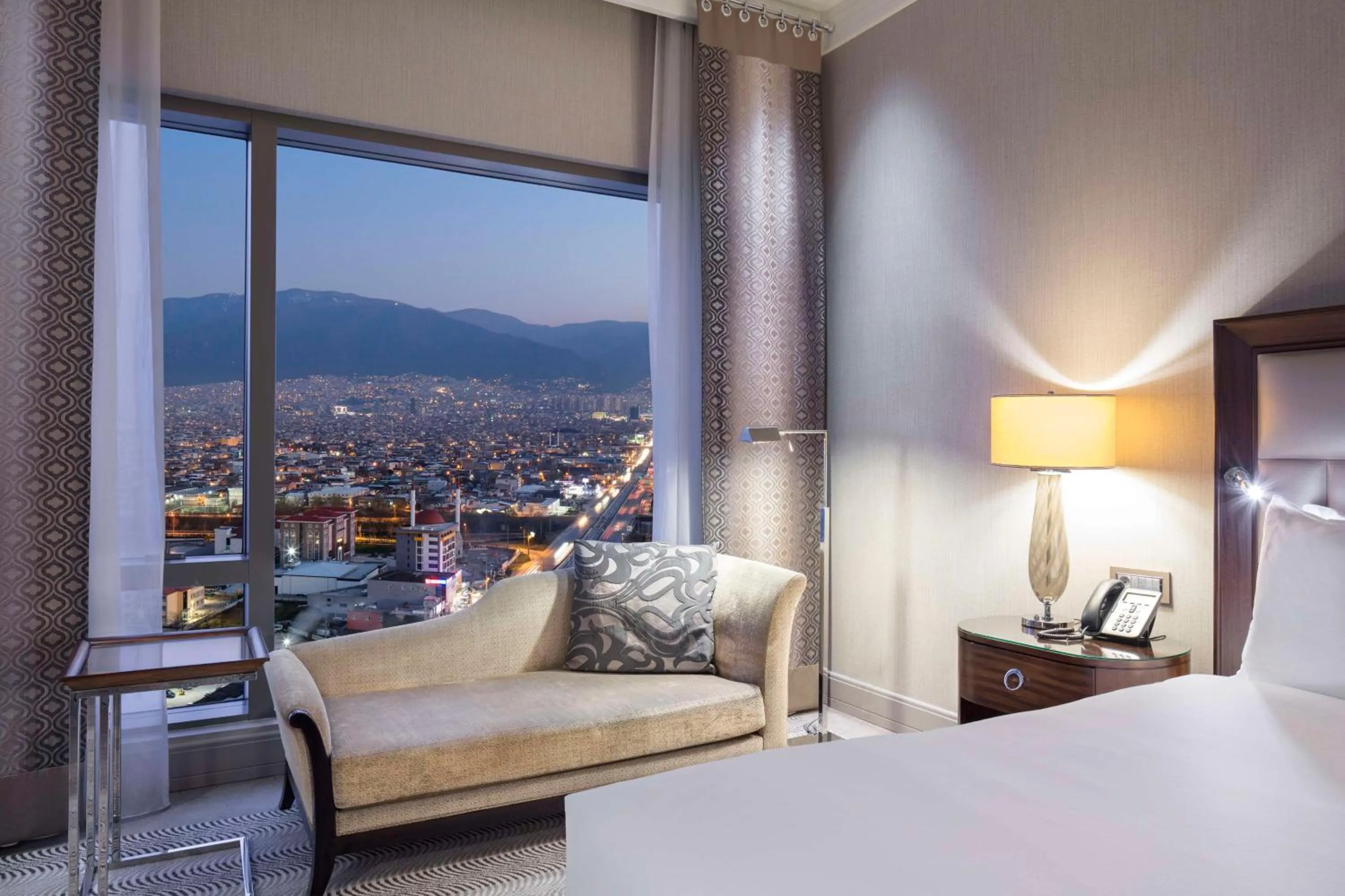 Bed in Hilton Bursa Convention Center & Spa