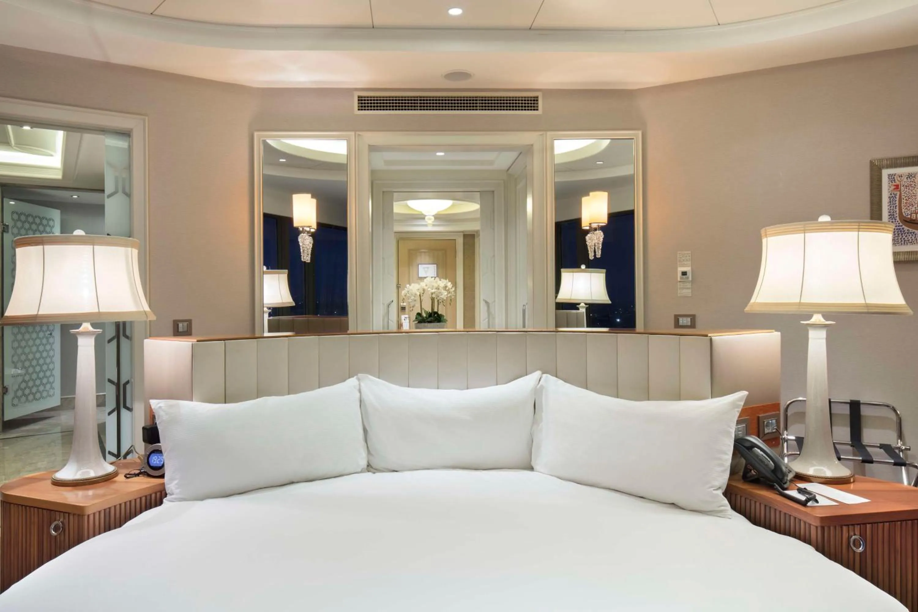 Bed in Hilton Bursa Convention Center & Spa