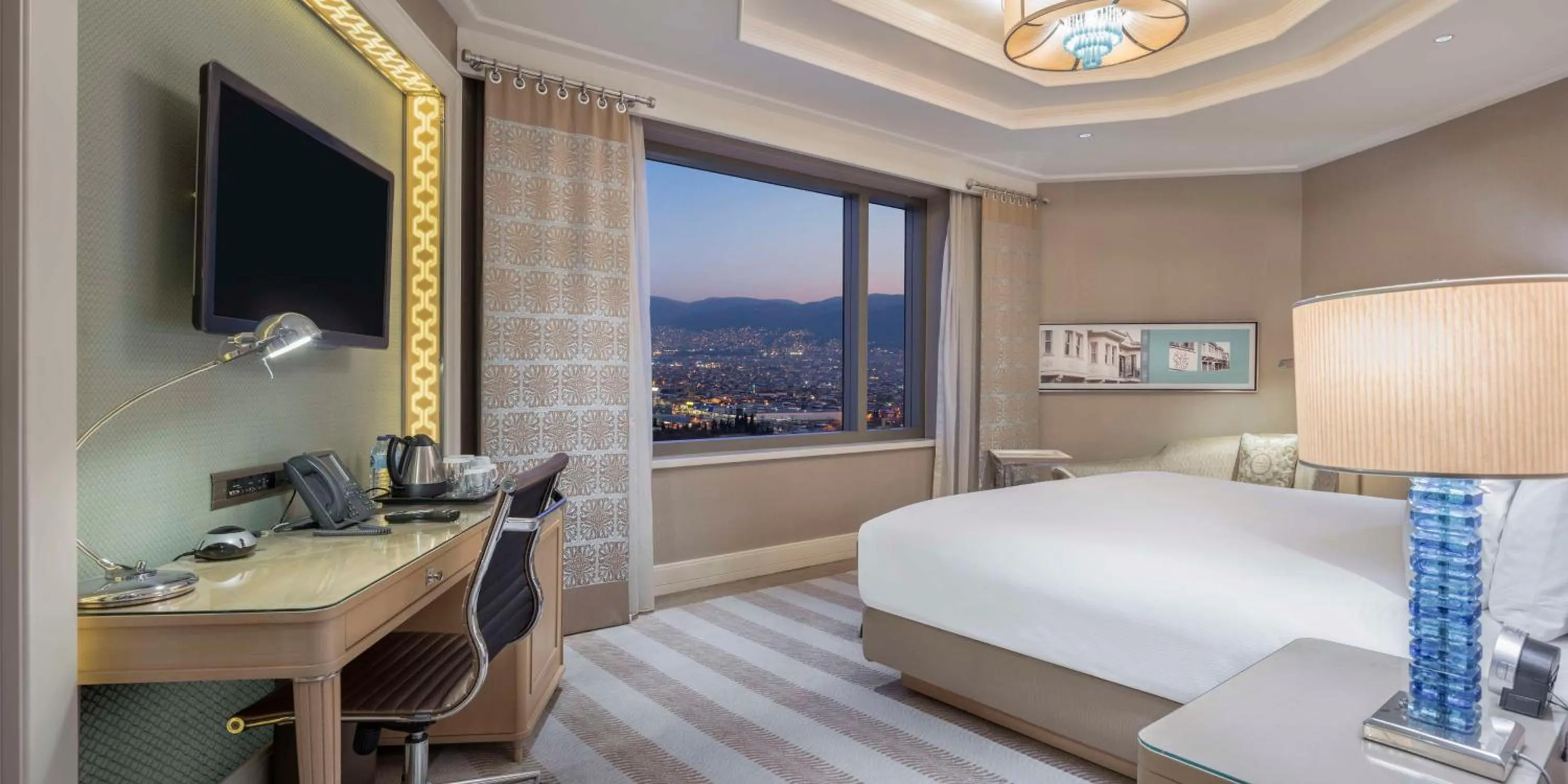 Bed in Hilton Bursa Convention Center & Spa