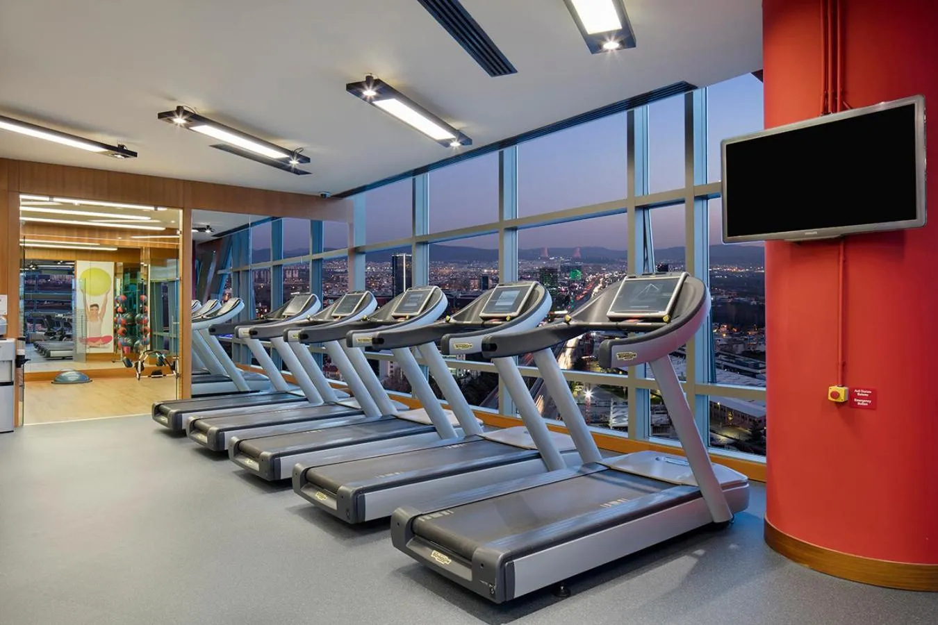 Swimming pool in Hilton Bursa Convention Center & Spa